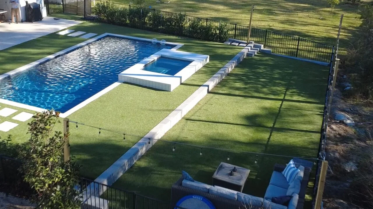 Artificial Turf for Shaded Yards in Jacksonville: What Works (and What Doesn't)