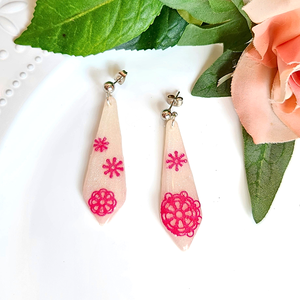 White+LongTeardrop+Earrings+with+red+lace+accents.png