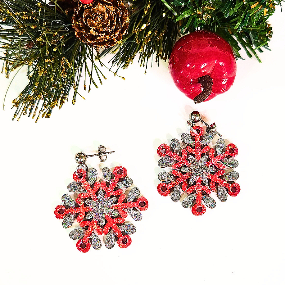 Silver+Red+Snowflake+Dangles.png