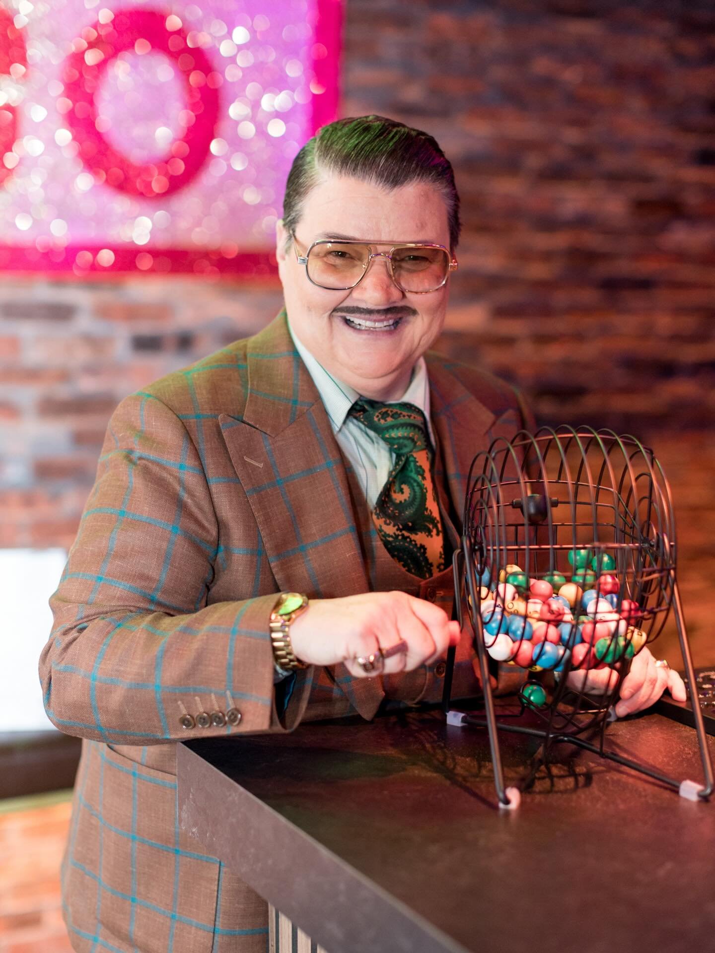 STORIED Presents: Benefit Bingo Night with @murrayhill was an amazing night full of great fun, great food, and great prizes all to benefit @godslovenyc. 

Food + Bev: @mgcevents 
Lighting, Sound + Staging: @8ightypro
Furniture: @taylorcreativeinc
Ren