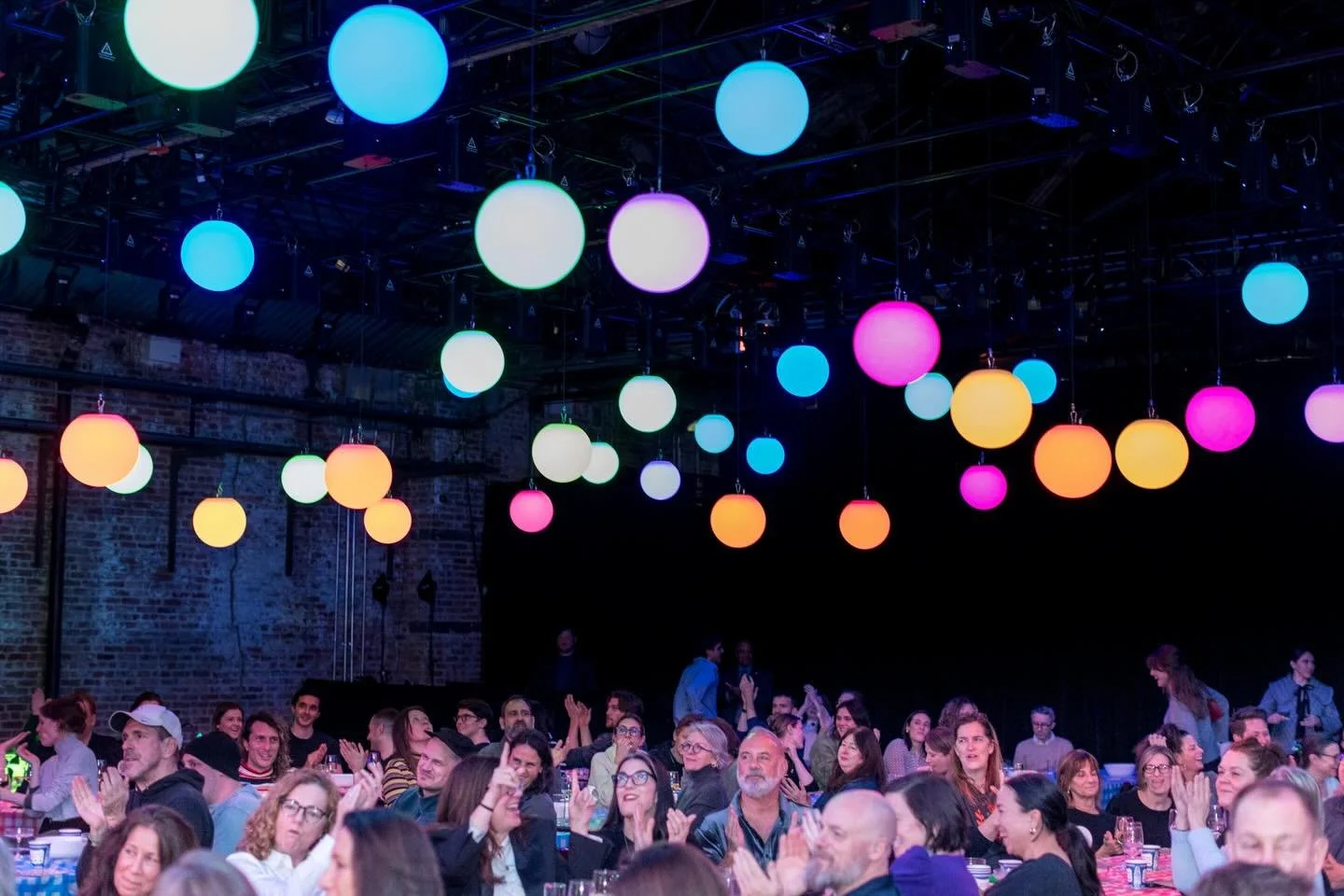 STORIED Presents: Benefit Bingo Night with @murrayhill was an amazing night full of great fun, great food, and great prizes all to benefit @godslovenyc. 

Food + Bev: @mgcevents 
Lighting, Sound + Staging: @8ightypro
Furniture: @taylorcreativeinc
Ren