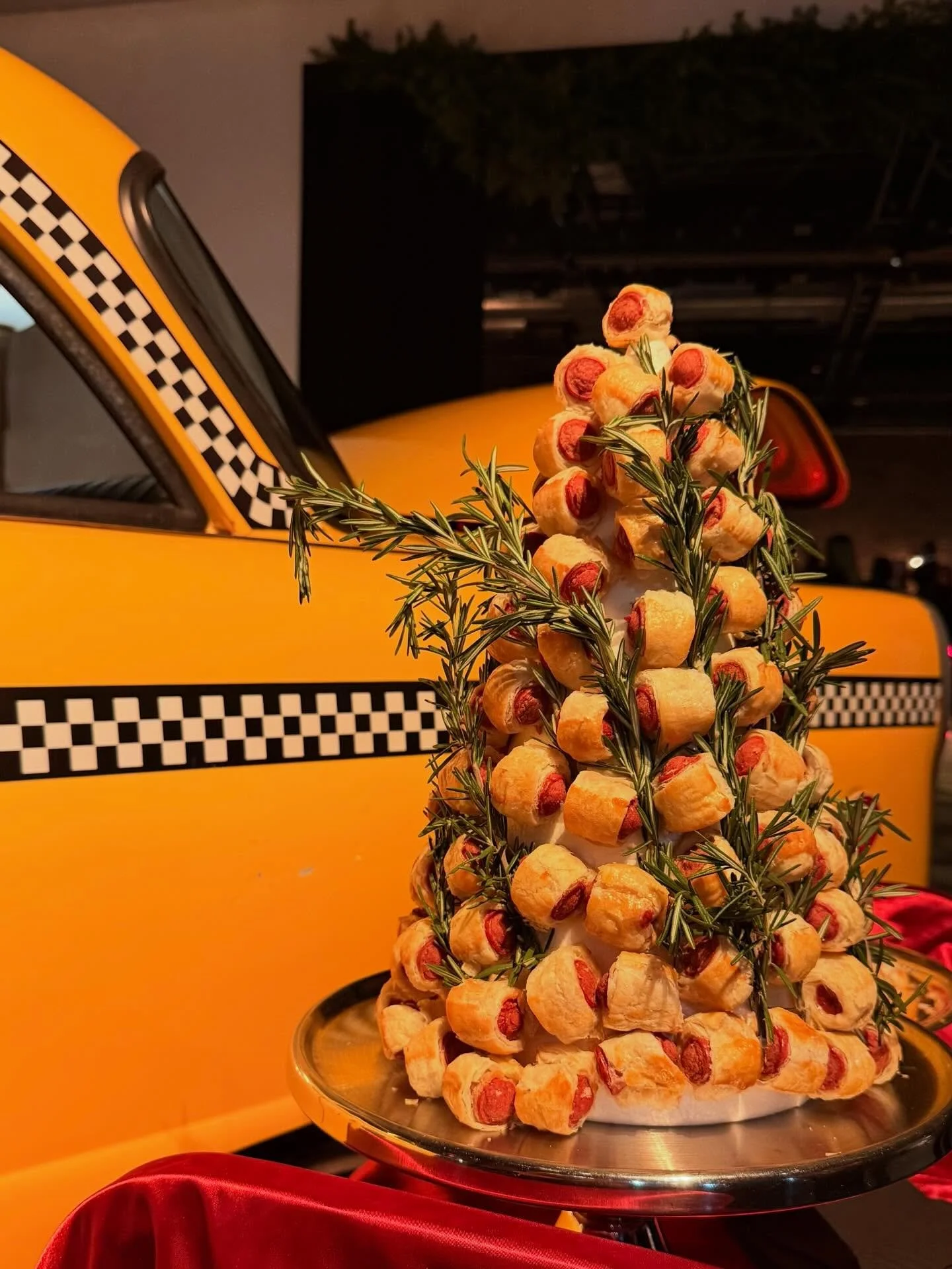 What an honor to host the @vornadorealtytrust holiday party at @storied.nyc for an evening that captured the timeless magic of New York City.

A vintage checkered cab parked in the lobby for a cinematic entry. Shimmering city lampposts and glowing tr