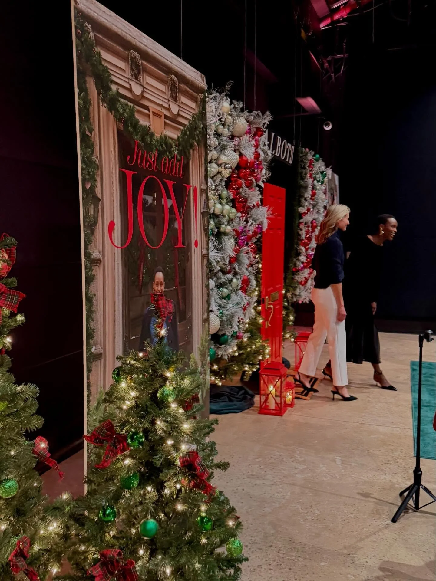 Holiday magic is in the air! ✨🌲
We loved hosting @knitwellgroup's Holiday House, full of festive cheer, cozy finds, and a few familiar star-studded faces. Cheers to celebrating the season together! ❄️❤️

Production: @theadcgroup 
Catering: @mgcevent