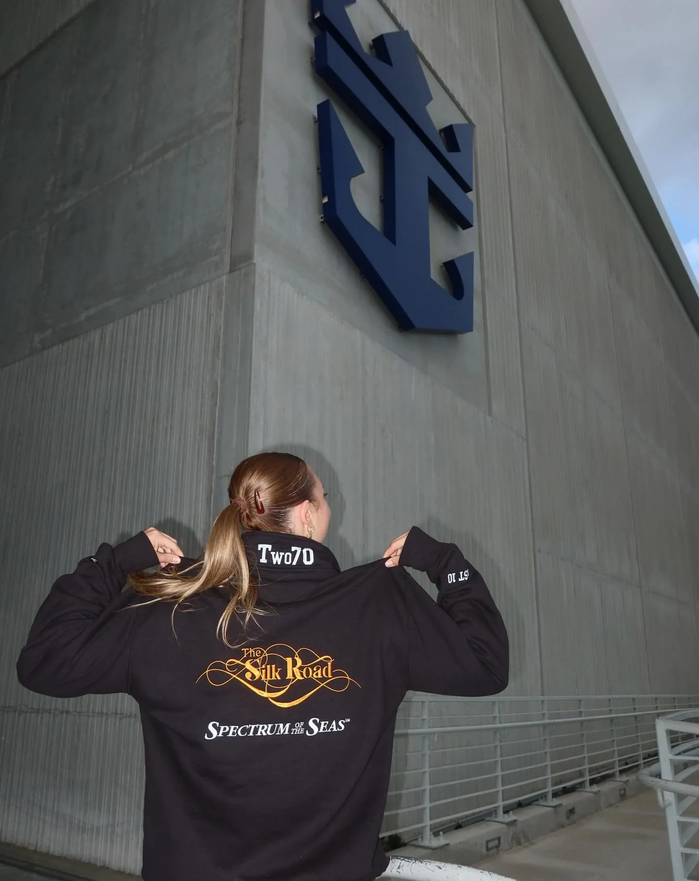 Spectrum 270 - Silk Road 🧡

Rehearsals finished and office run complete, I think this girl is ready for Asia!! 

Biggest love and thank you to the most incredible team @diegoorengochoreo @lucyhollyabigail @abihill94 @joelronnie @johannabaronowitz 🫶