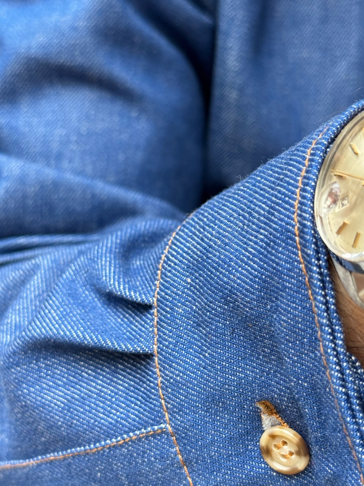 Not just denim. It&rsquo;s an attitude.

Details that speak.
Visible stitching, carefully selected buttons,
denim that carries character, movement, identity.

A piece that lives with you&mdash;
between everyday moments and elevated style.

LUCE is no