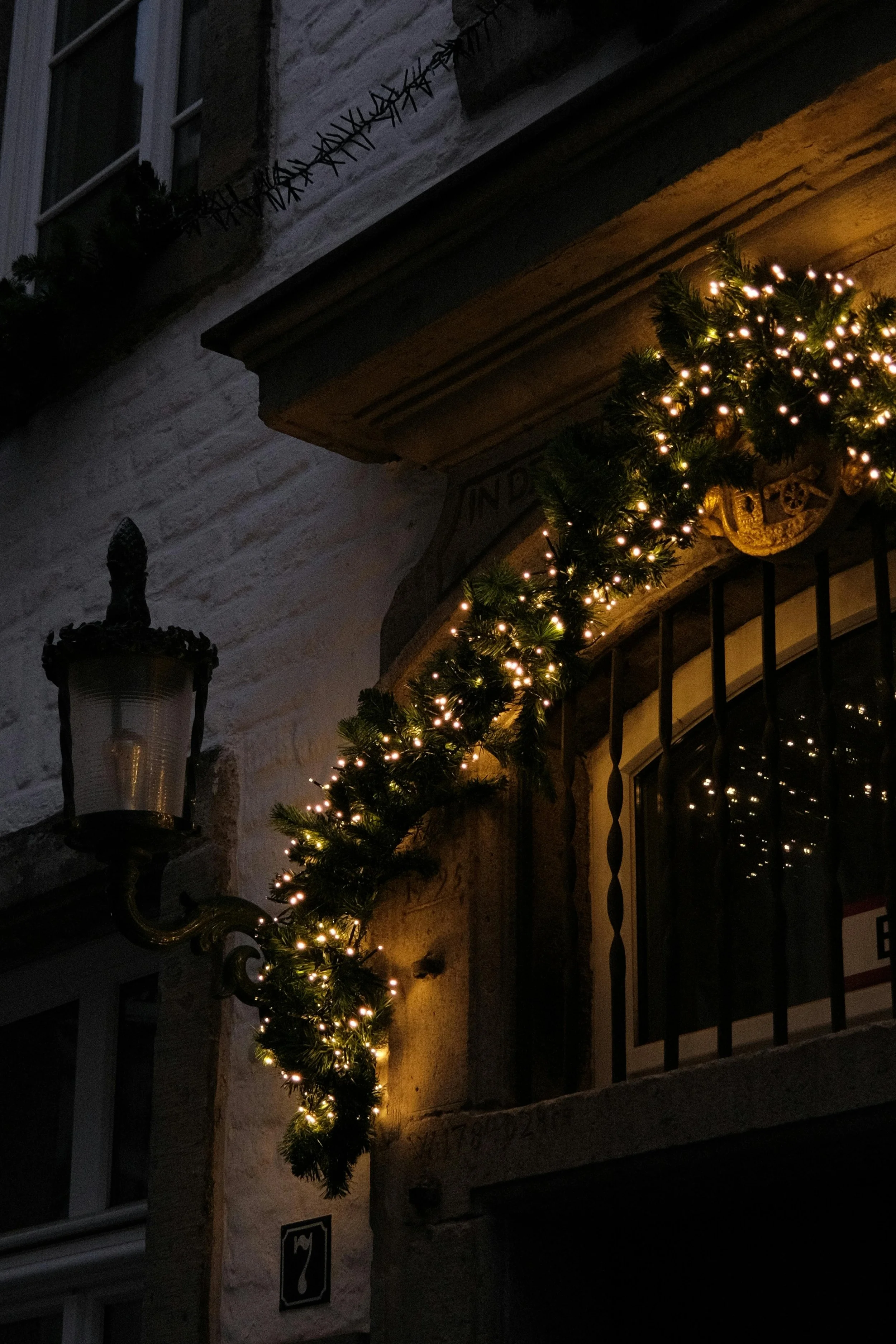 Manifest Lights holiday lights installation