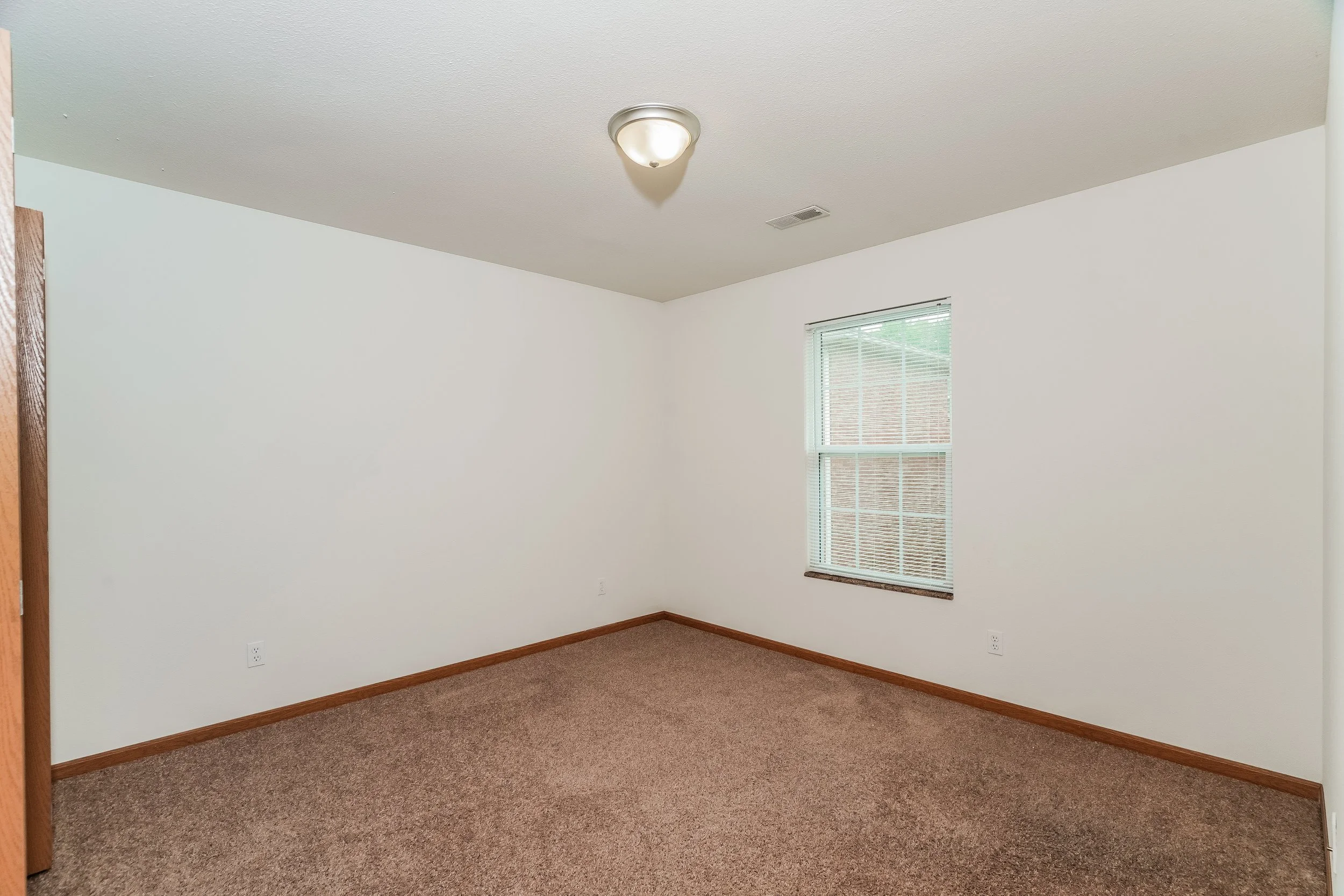 15-photo-Bedroom-cb4a0989-9d81-431e-961d-d151947470ac.jpg