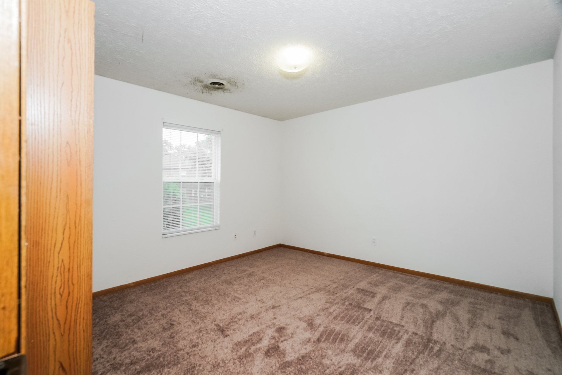 9-photo-Main-Bedroom-97158921-0537-42a1-a12c-50c6fdfdcd72.jpg