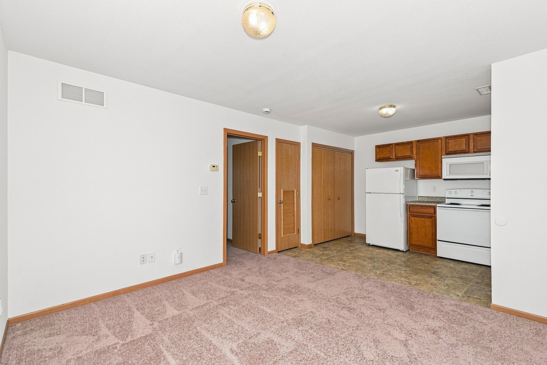 006 - Living Room.jpg