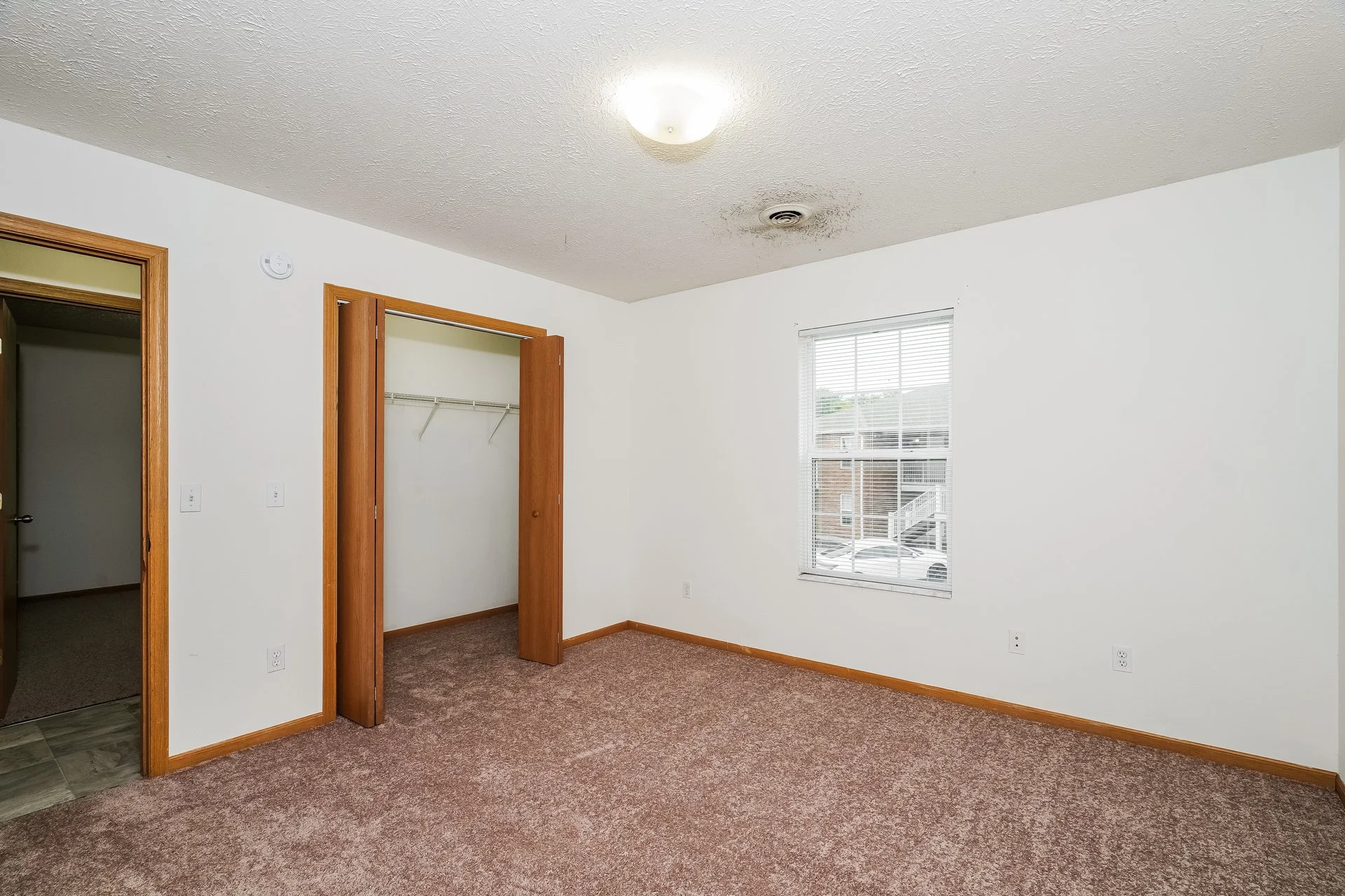 12-photo-Bedroom-5c58141e-4b8d-4047-9589-3d1a0ff94d7d.jpg