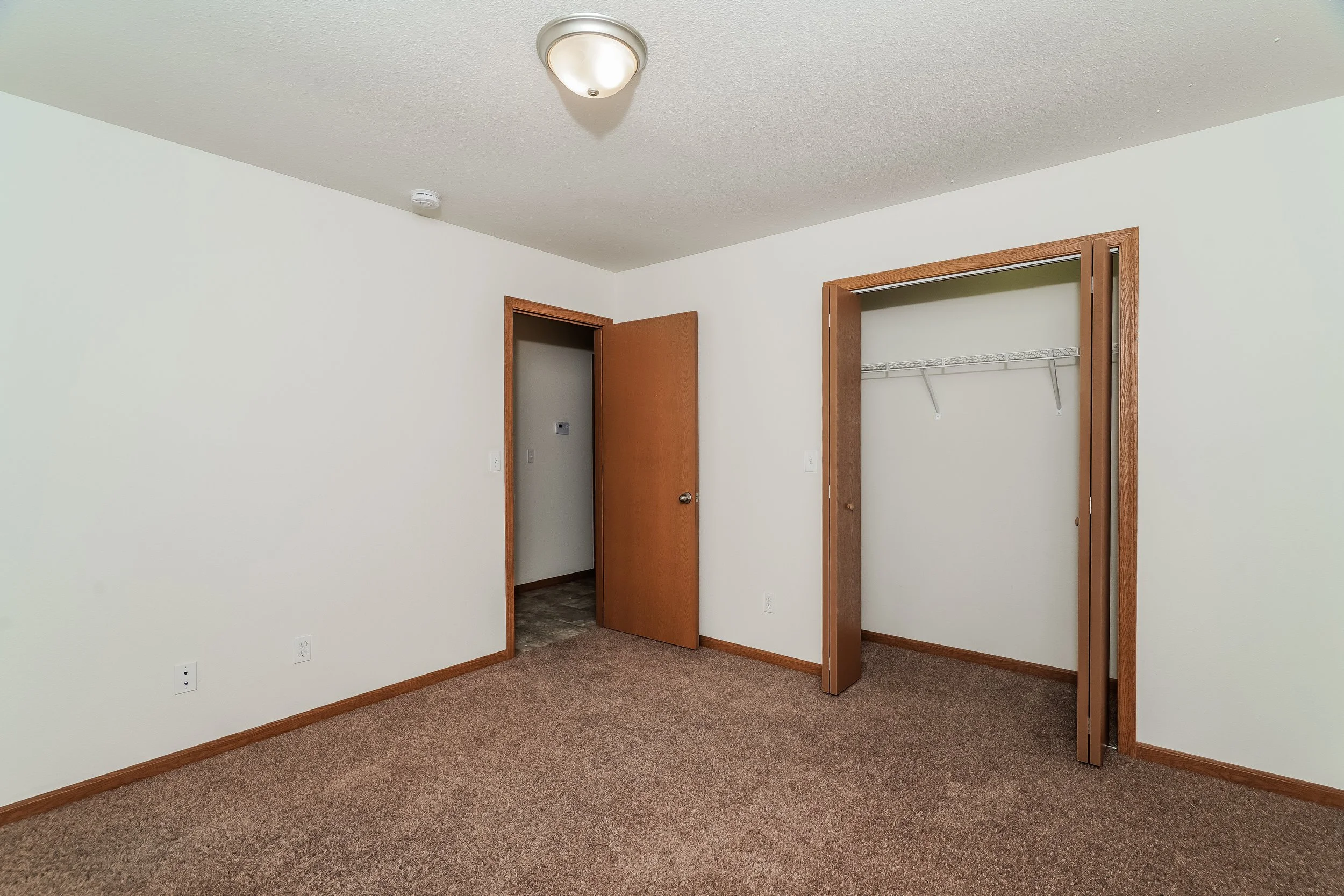 16-photo-Bedroom-04ca4ce7-1f40-4116-9160-cc8193afe507.jpg