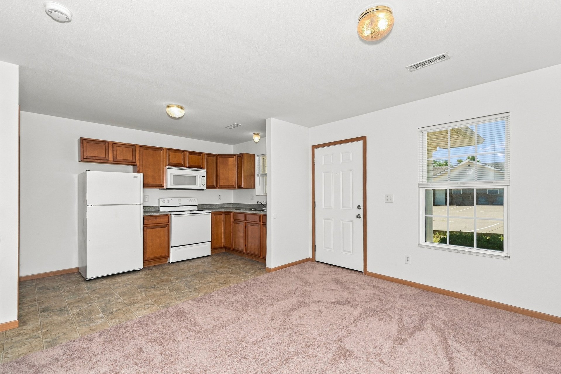 005 - Living Room.jpg