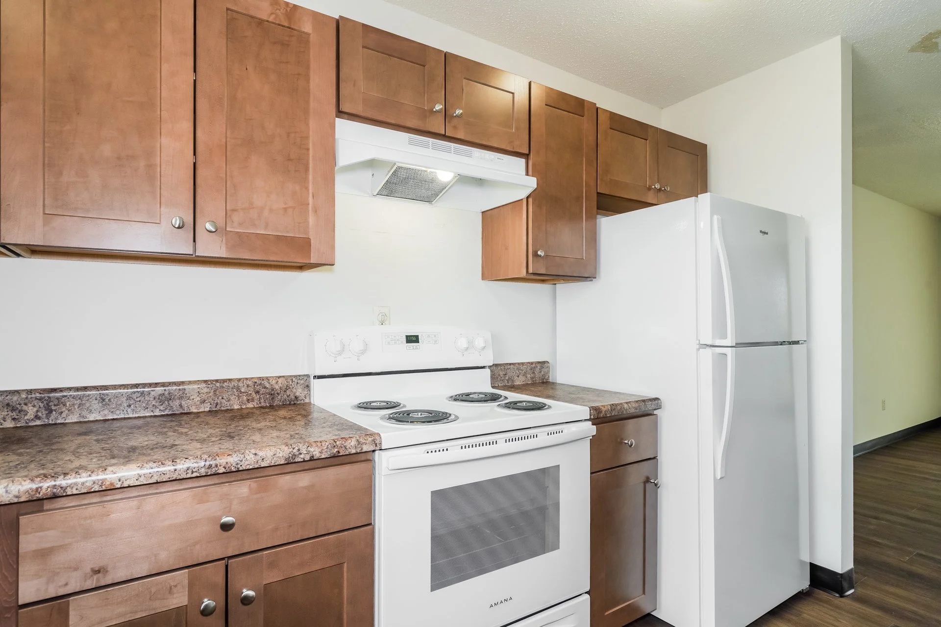 10-photo-Kitchen-536a6b37-dd94-4f16-9230-dd96139d3979.jpg