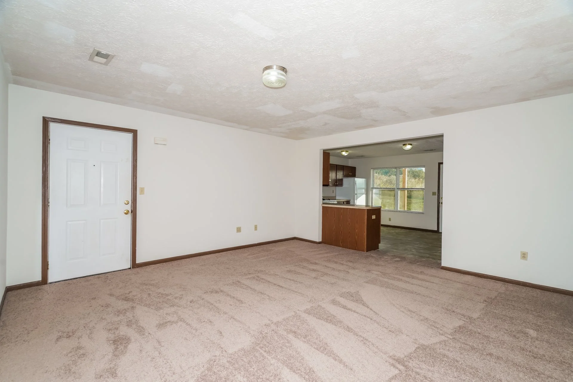 4-photo-Living-Room-797c575d-e727-491b-a4d4-fbcb9ffafef6.jpg