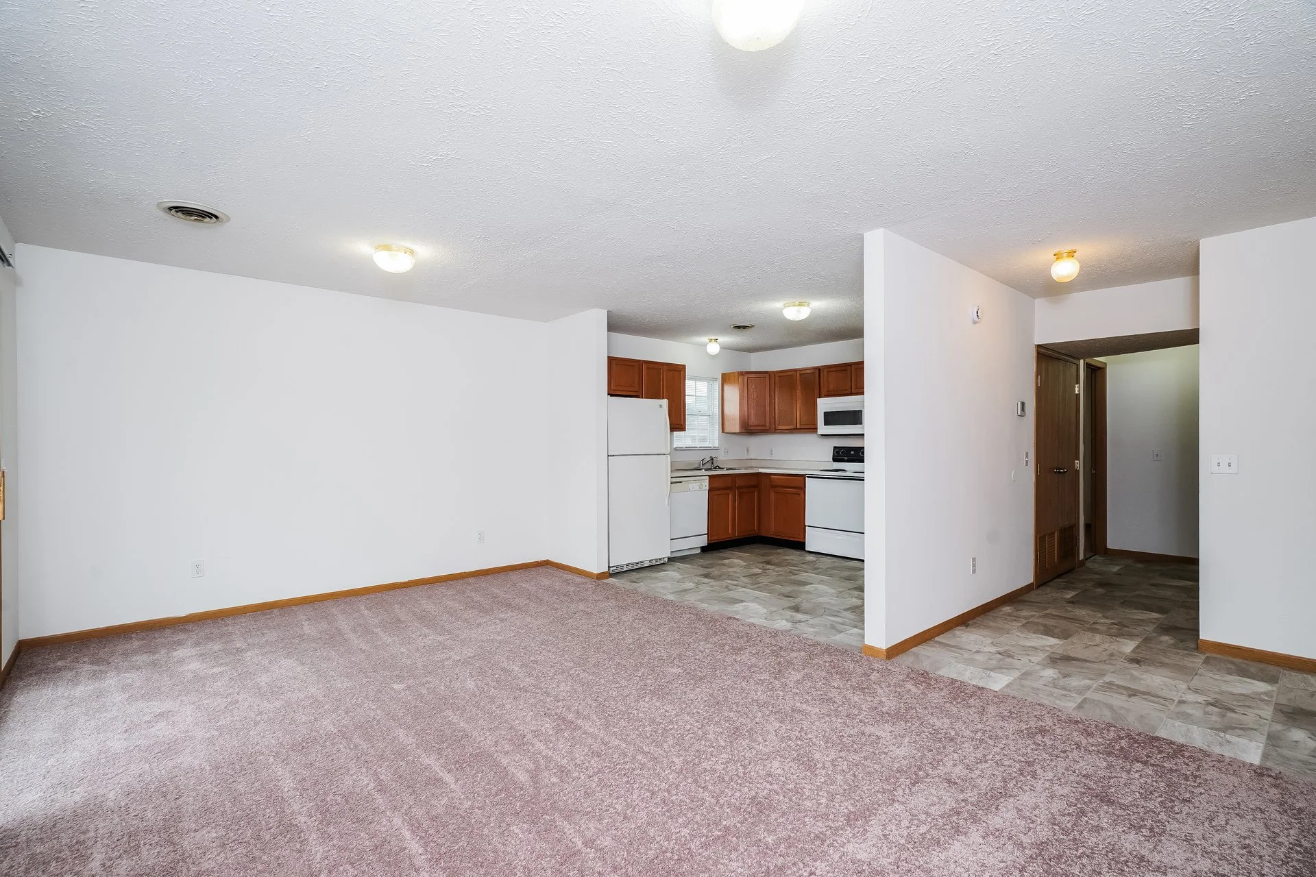 6-photo-Living-Room-ef52255e-a719-4f56-aa73-675d2a8b7cf8.jpg