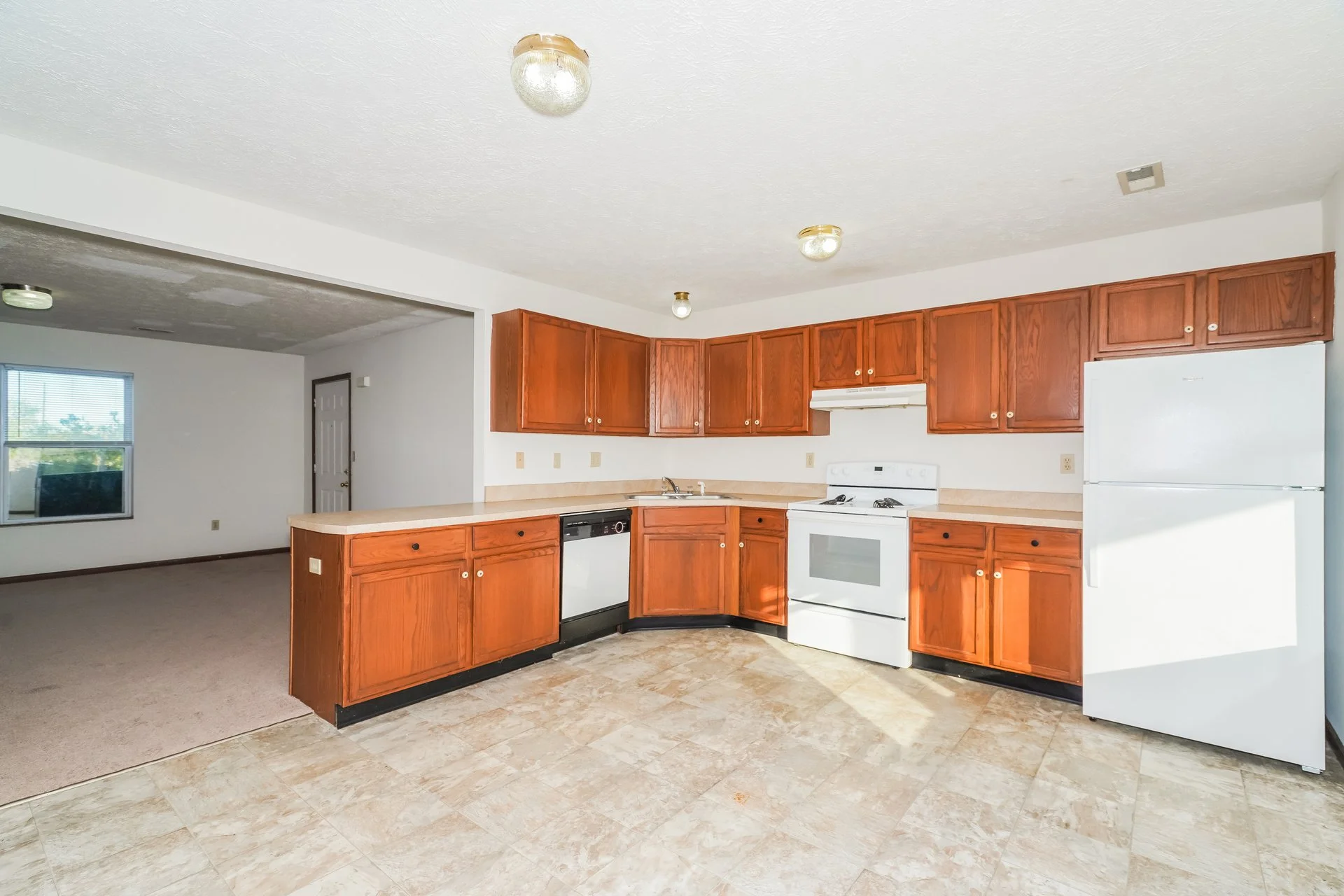 7-photo-Kitchen-0e7d0ea2-8ef3-4c0c-a862-192f7a963c7d.jpg