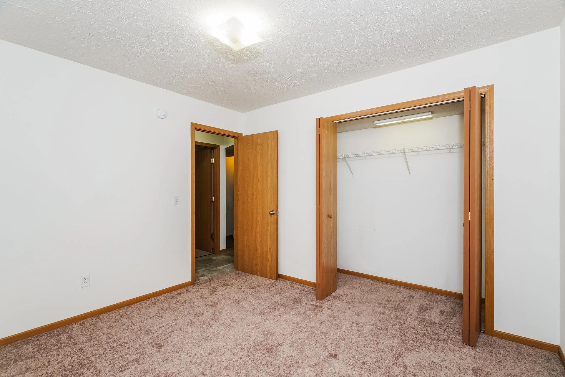 13-photo-Bedroom-6ba14a7a-5a17-4751-ae1d-07a6af1e1611.jpg