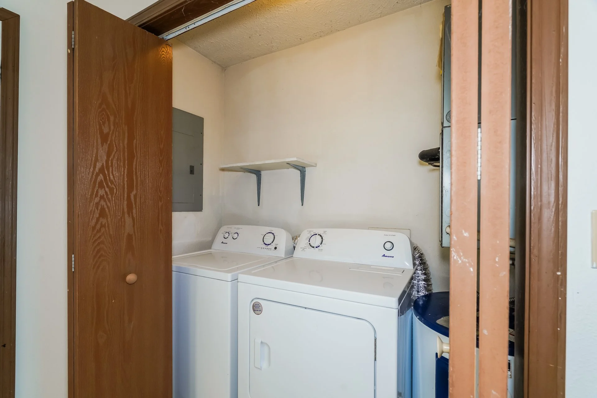 14-photo-Laundry-Room-86805b7d-1fd3-4ebe-b3f1-18ee3a8cb074.jpg