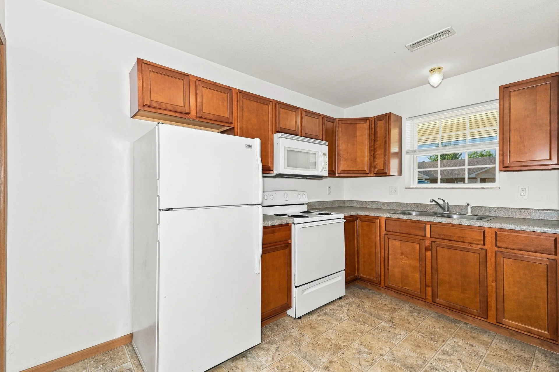 009 - Kitchen.jpg