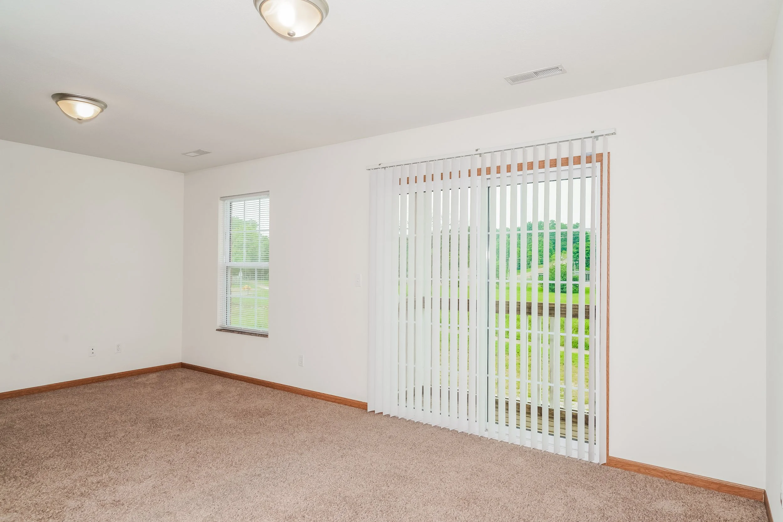 6-photo-Living-Room-83199fb4-7e92-4969-a25b-0a5d45dd2445.jpg