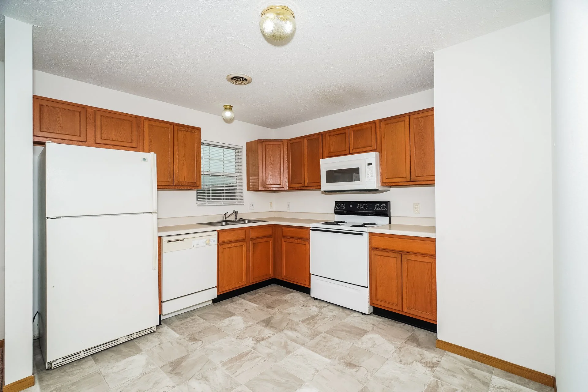 7-photo-Kitchen-d43f34d8-bfe3-46b8-9884-a3a3858468c1.jpg