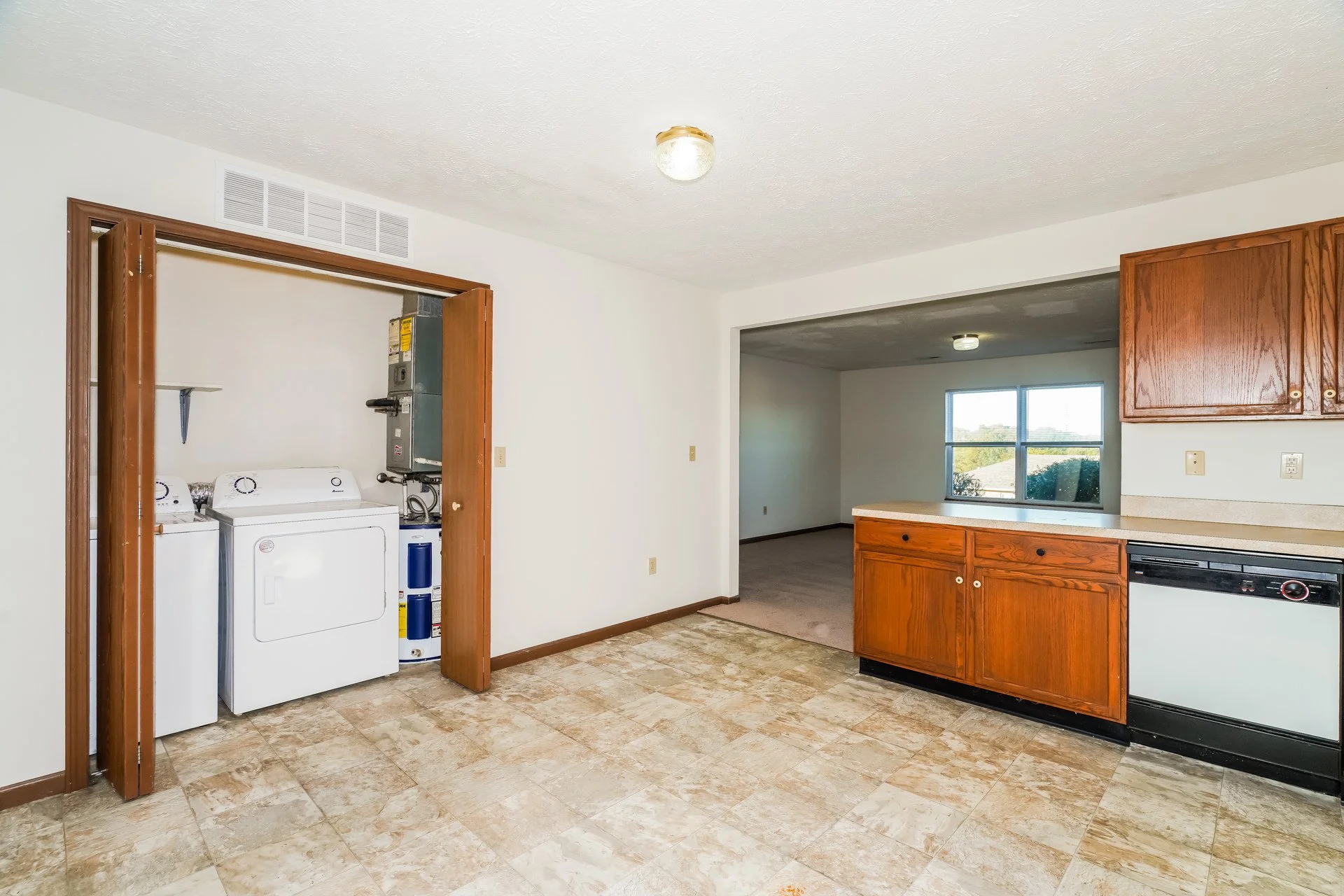 8-photo-Kitchen-6ae6c165-cc84-4a16-877c-daa6efd0024d.jpg