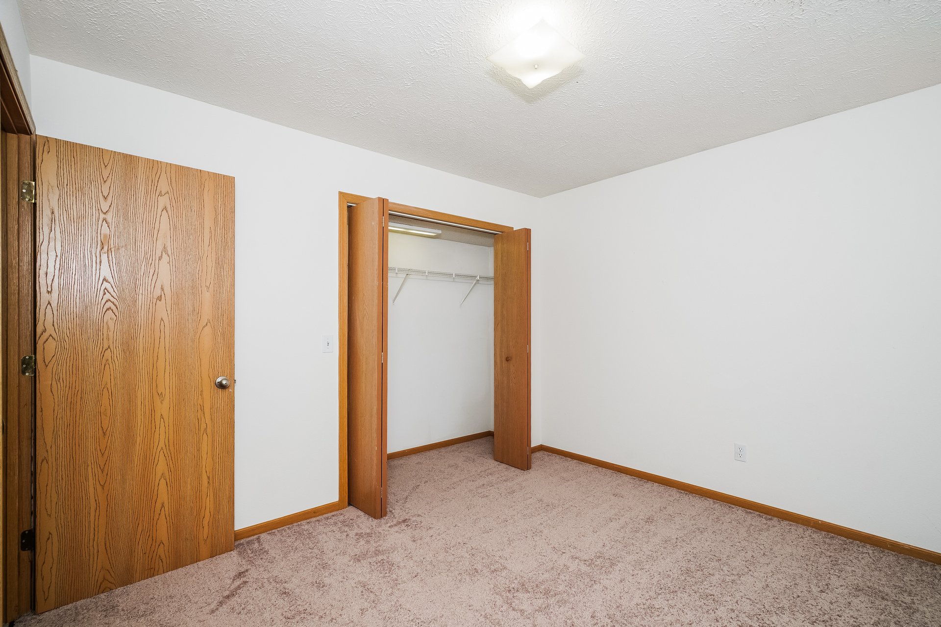 16-photo-Bedroom-f1144312-9d21-401b-83e1-5b50c142cbf4.jpg
