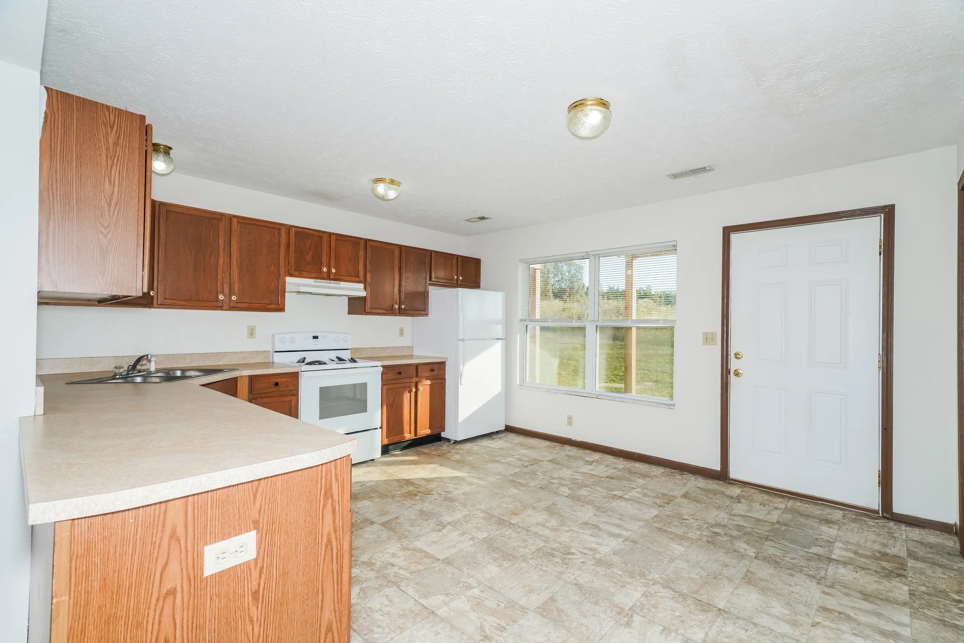 6-photo-Kitchen-2c99eb90-ed1f-4179-9727-f35e7c43a9cb.jpg