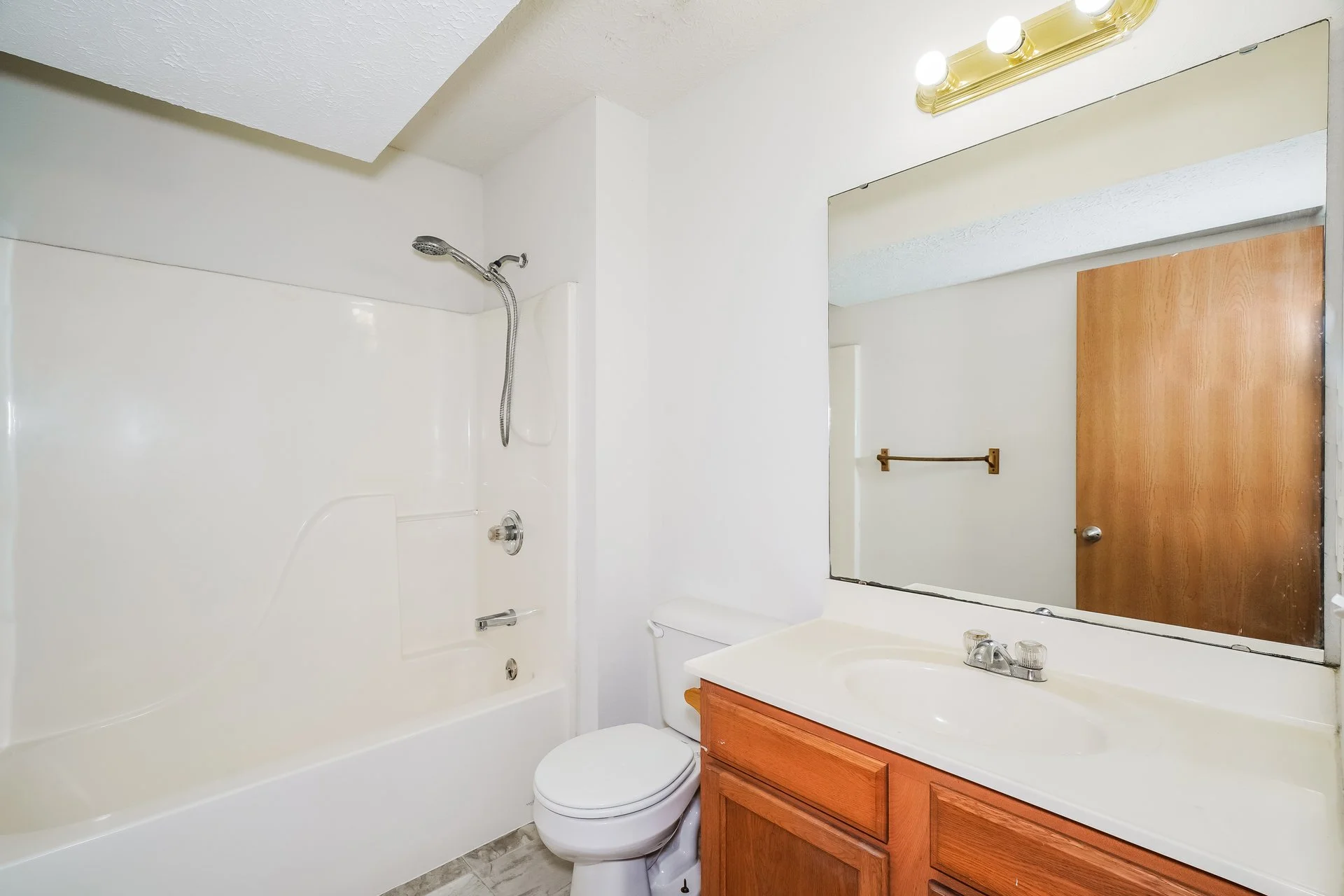 17-photo-Bathroom-e6c8558b-29c1-40db-a349-d73860e68d62.jpg