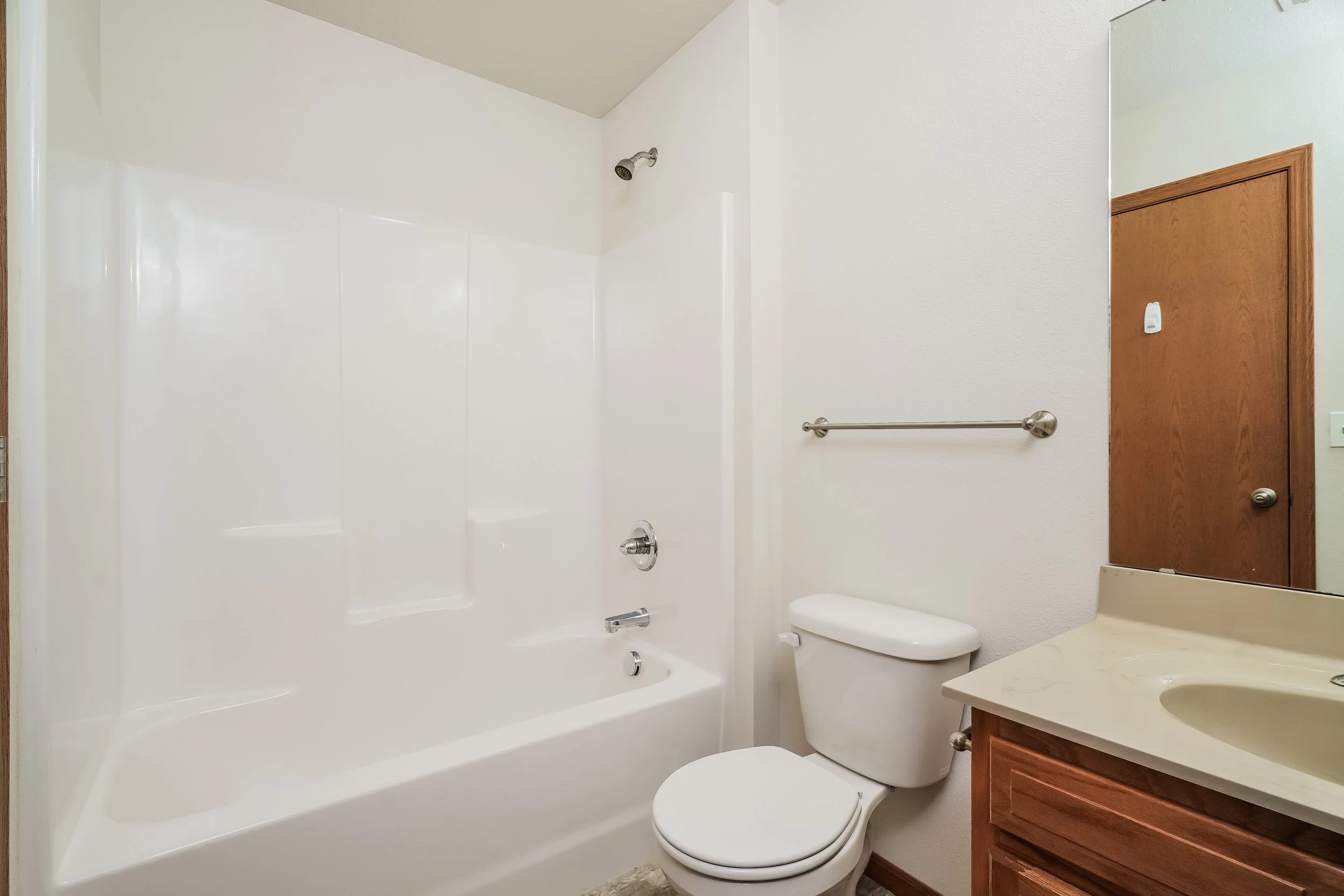 17-photo-Bathroom-156392b6-05b1-4340-b024-5720852f49f9.jpg