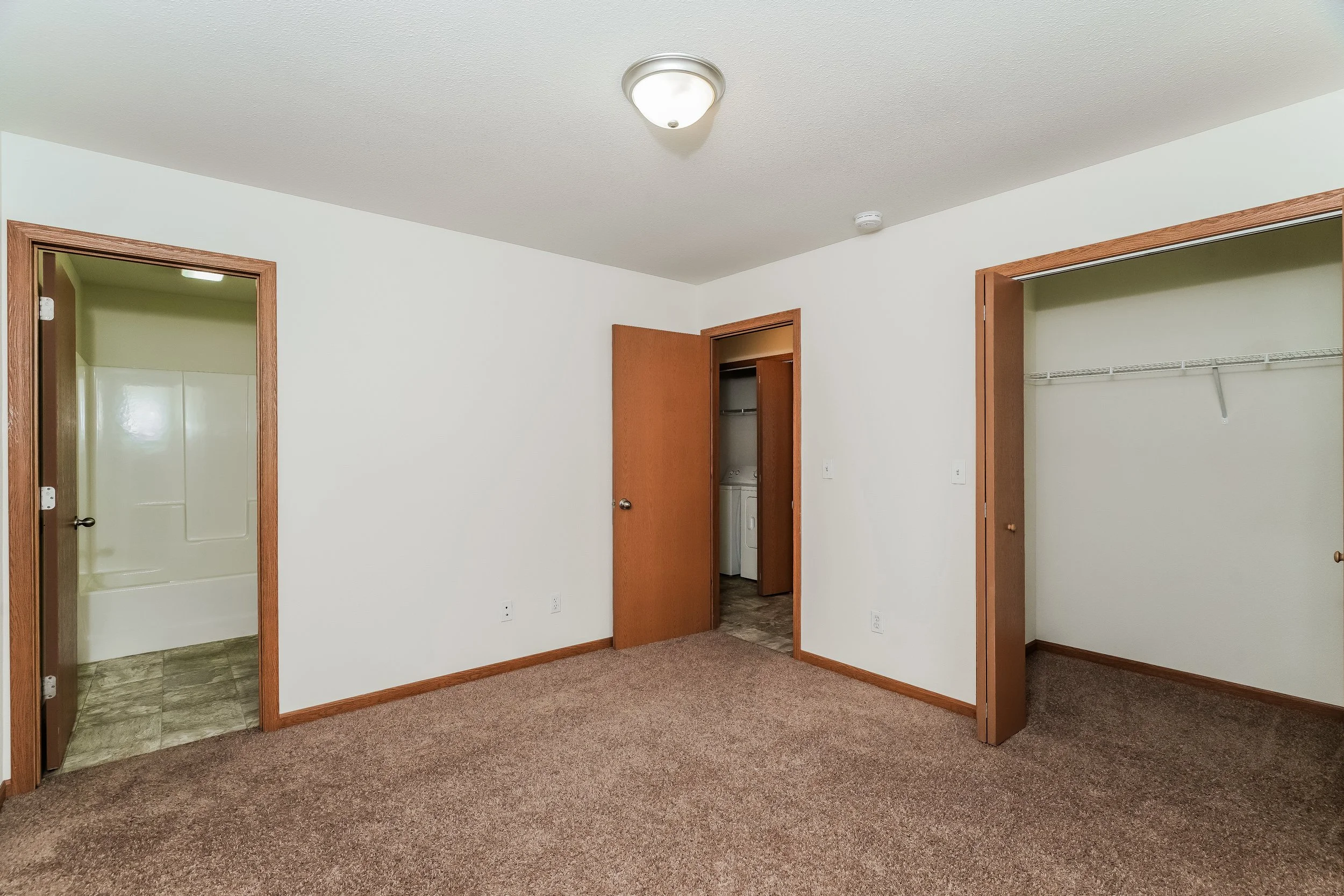 13-photo-Main-Bedroom-0b6d79e6-654e-4011-870e-55cd9d2cb32d.jpg