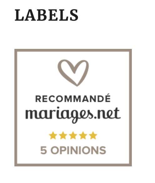 Étiquette recommandée par mariages.net avec un cœur dessinée, mentionnant 5 étoiles et 5 avis.