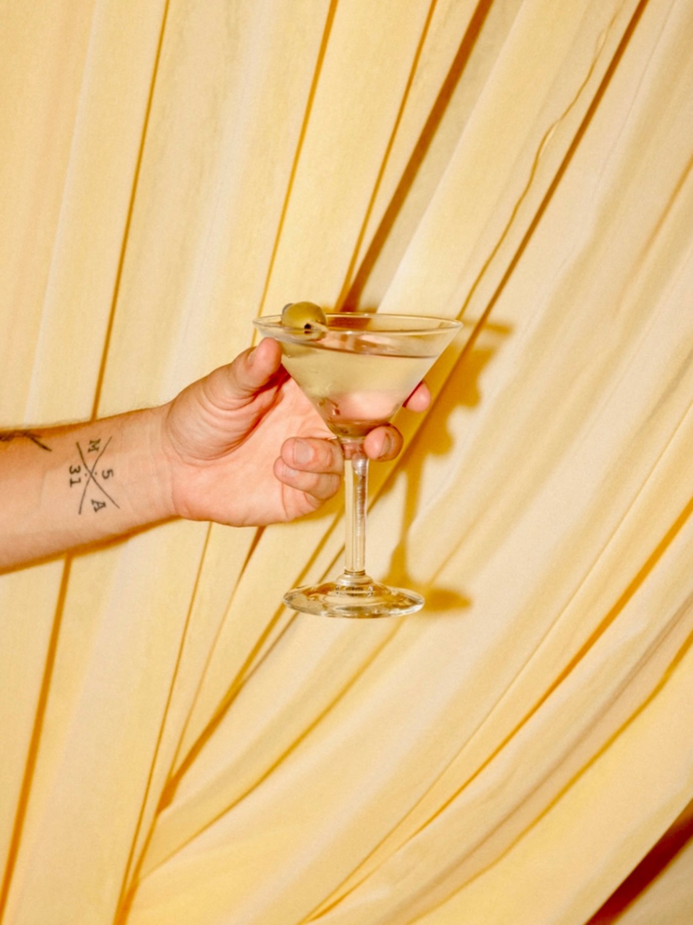 Luxury in every pour 🍸✨
Because your event deserves more than just a drink.

Book your next unforgettable experience with us.link in bio!

#event #craftcocktails #eventbartending #eventbar #luxuryweddings