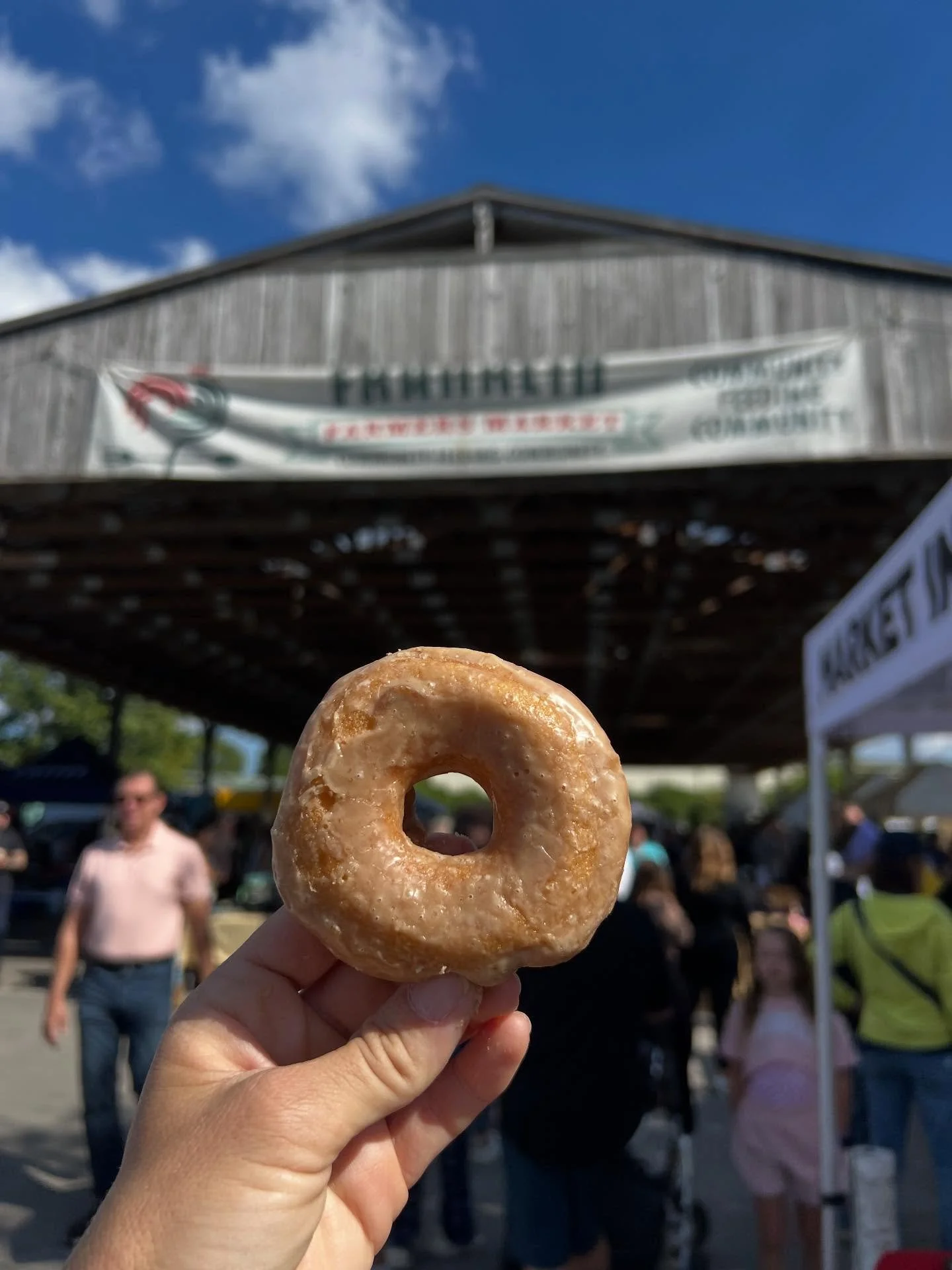 😊 Happy Saturday!! What a beautiful ☀️ day at the market! Thank you for visiting and supporting local! #happiness #joy #saturdayplans #donut 🍩#doughnutsofinstagram #elliesoldfashioneddoughnuts @visitfranklintn @downtownfranklintn @franklintn @frank