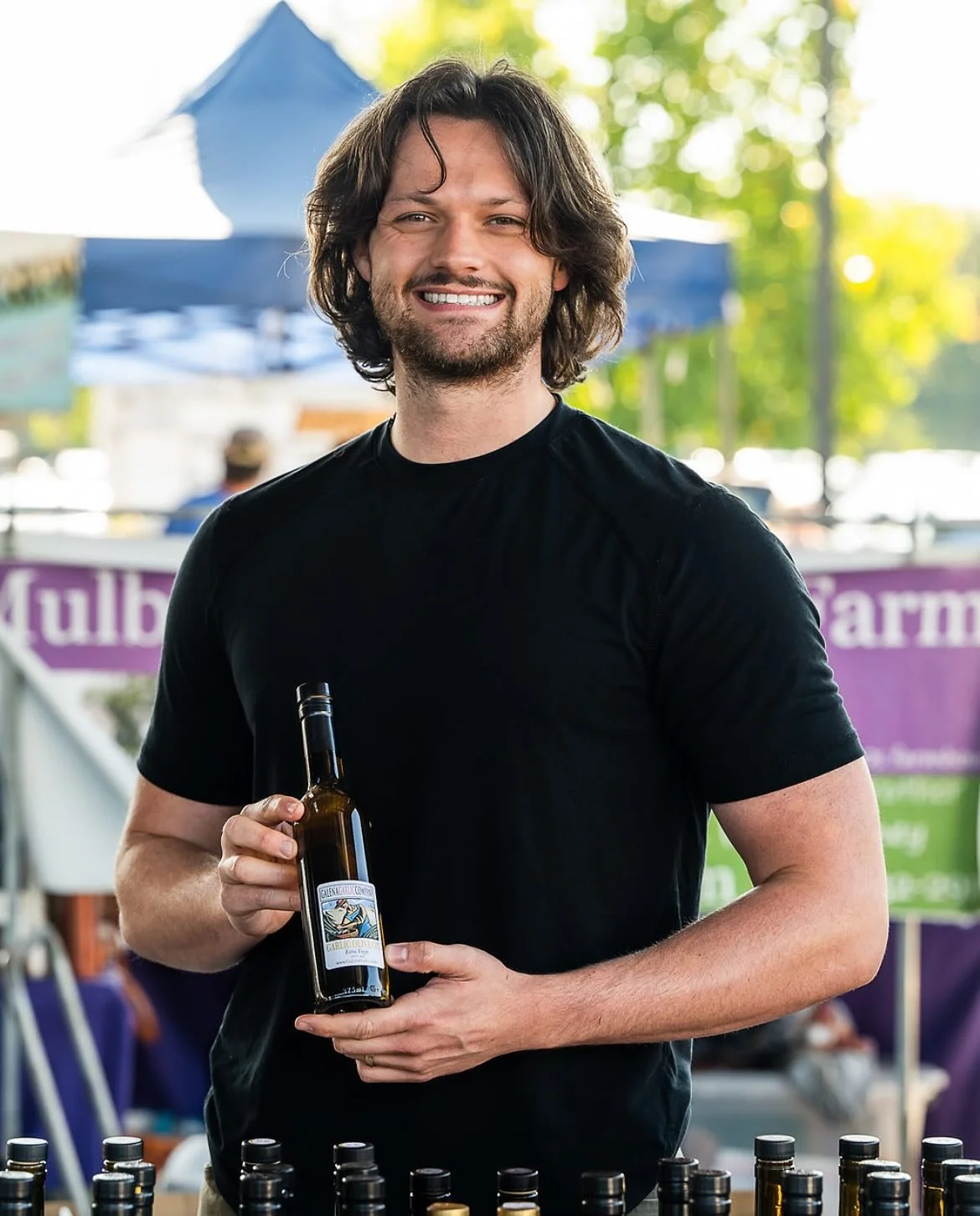 🫒🧄 Did you know you can find some of the best olive oul and vinegar right here in Tennessee? On Saturday, stop by @galenagarlic for a sample of some of the favorites, like classic Garlic Olive Oil and Italian Tuscan Herb Olive Oil. Perfect pairing