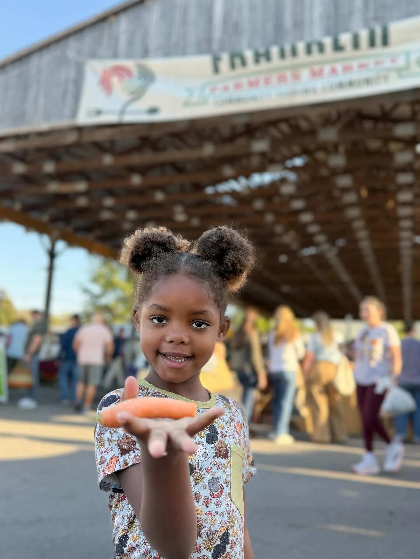 🥕😊 Thank you for supporting your Tennessee community of farmers and vendors! Every Saturday, the market is open year round from 8am-12noon. #franklin #franklinfarmersmarket #franklinlifestylemagazine #franklintn #franklintennessee #organicproduce #