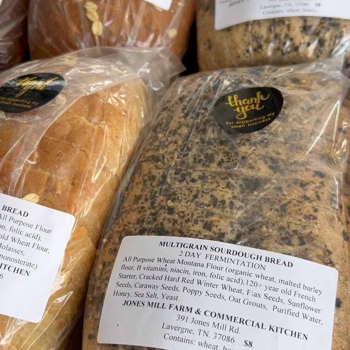 Every Saturday fresh sourdough from @jonesmillfarm. 🥖 They bring their tradition of baking for 3 generations, and all the varieties!! So fresh and so good!! 😋 See you Saturday! #knowyourbaker #franklintn #franklinfarmersmarket #sourdough #sourdough