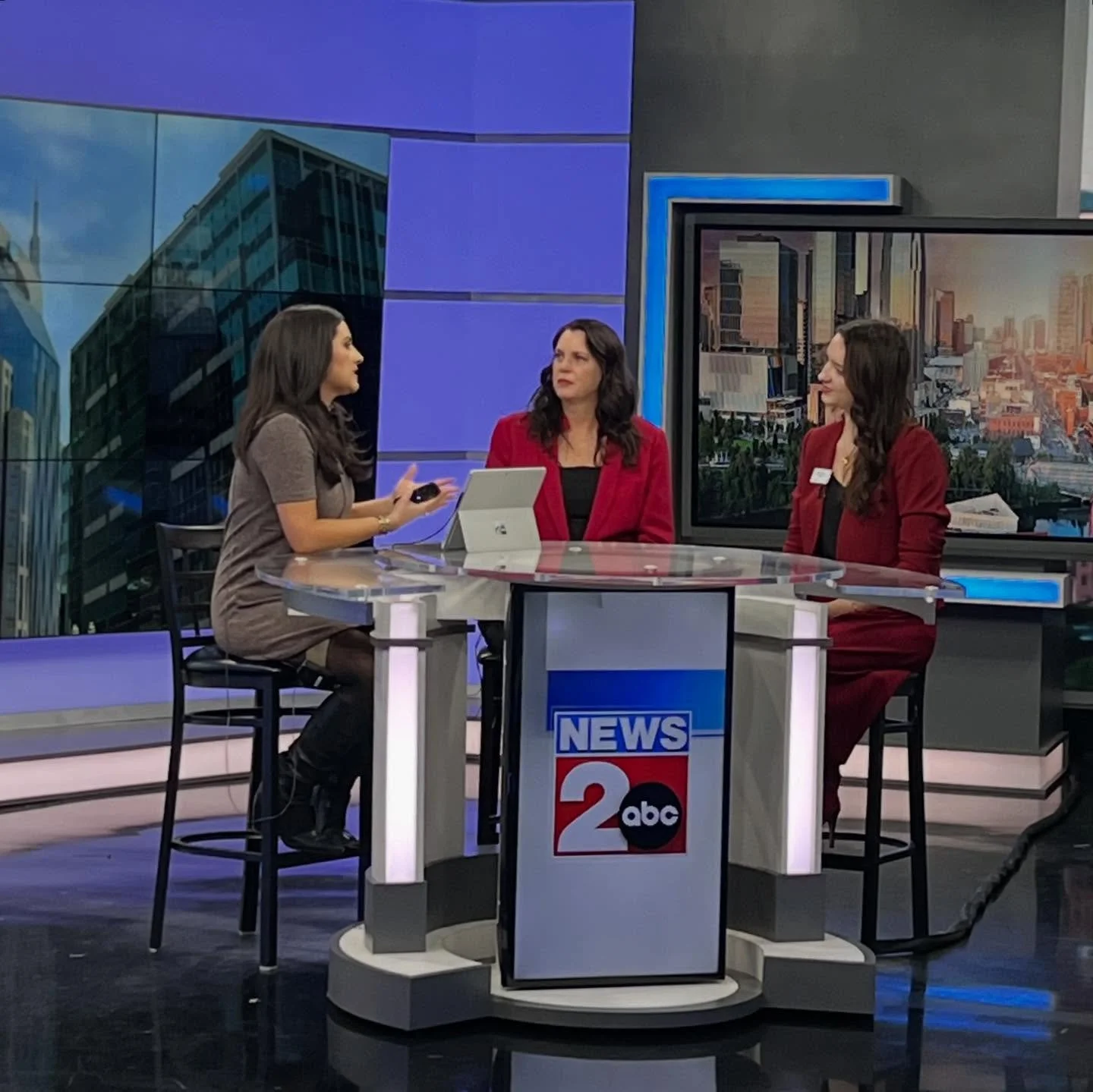 📺 From earlier today!! Catch your Franklin Farmers Market @wkrntv talking about neighborhood impact with the market moving to the new LOCATION at Franklin First United Methodist Church @franklin_fumc and the New Year!! 🎉 
✨ We will keep y&rsquo;all