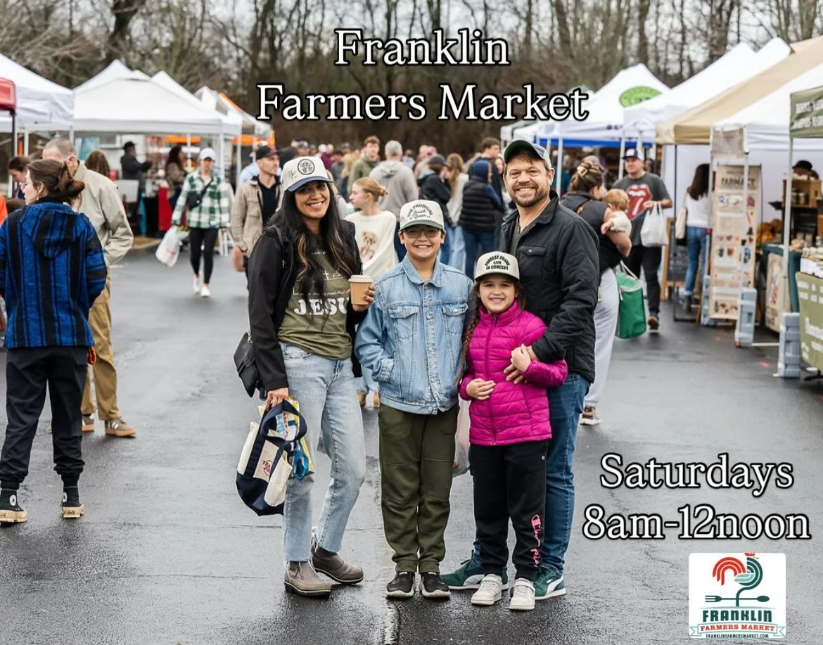 🛎️ Bell rings at 8am!! Your farmers and vendors have been preparing all week to see you! Bring the whole family and stock up on this weeks shopping 🛒 Local meats 🥩, seafood 🍤, dairy 🥛, fresh bread 🥖, eggs 🥚, greens 🥬 and more!! See you soon!!