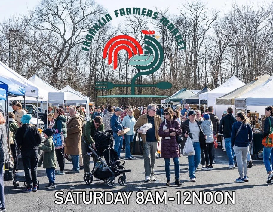 ☀️ Saturdays in Franklin are for the market! Tomorrow is going to be a beautiful day for your weekend shopping of locally raised 🥩🐓🍳 beef, chicken, eggs, some of the best flower bouquets 💐 plant based and raw milk 🥛, micro-greens and seasonal pr