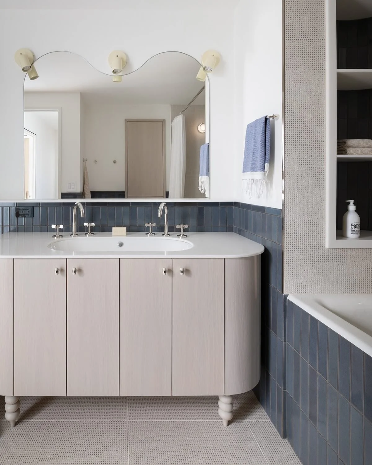 A little bit of curvy whimsy in this bathroom at our Dumbo Combo project 💙. Photo by @devonbanksphoto