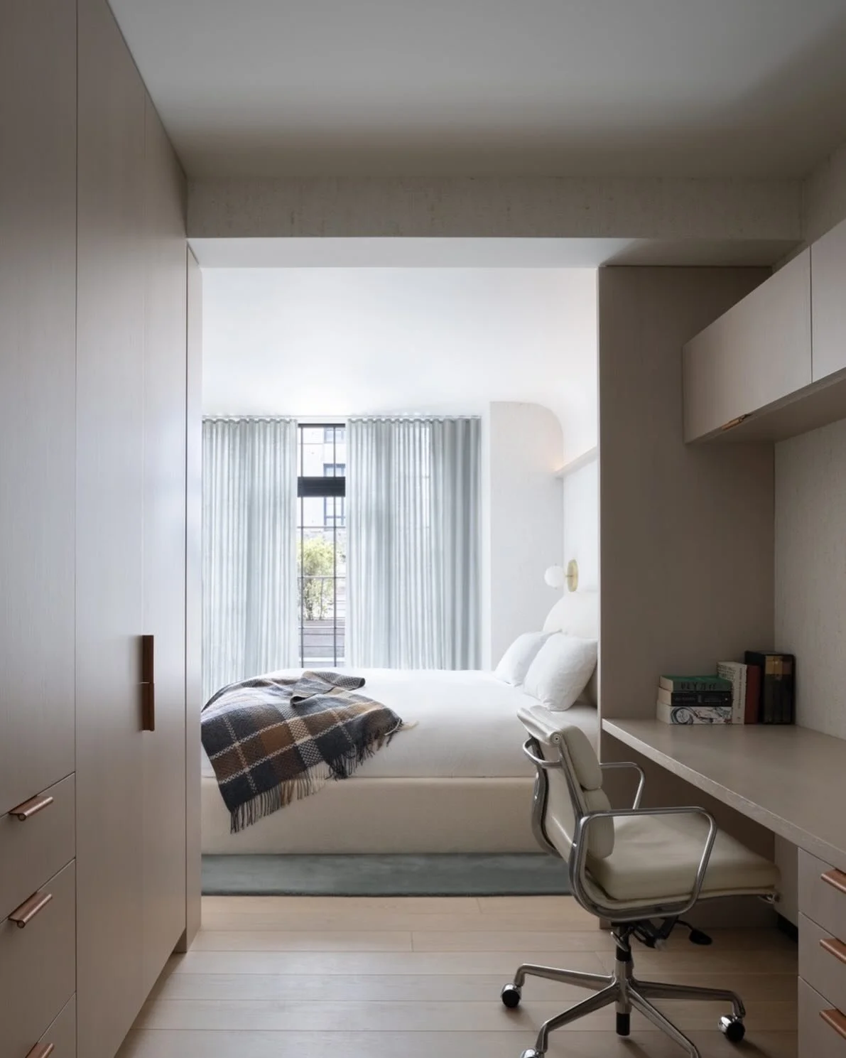 Today we are sharing this great view of the primary bedroom and home office at our Dumbo Combo project. The desk area is integrated with the walk-thru closet and offers a quiet place of focus.  Photo by @devonbanksphoto
