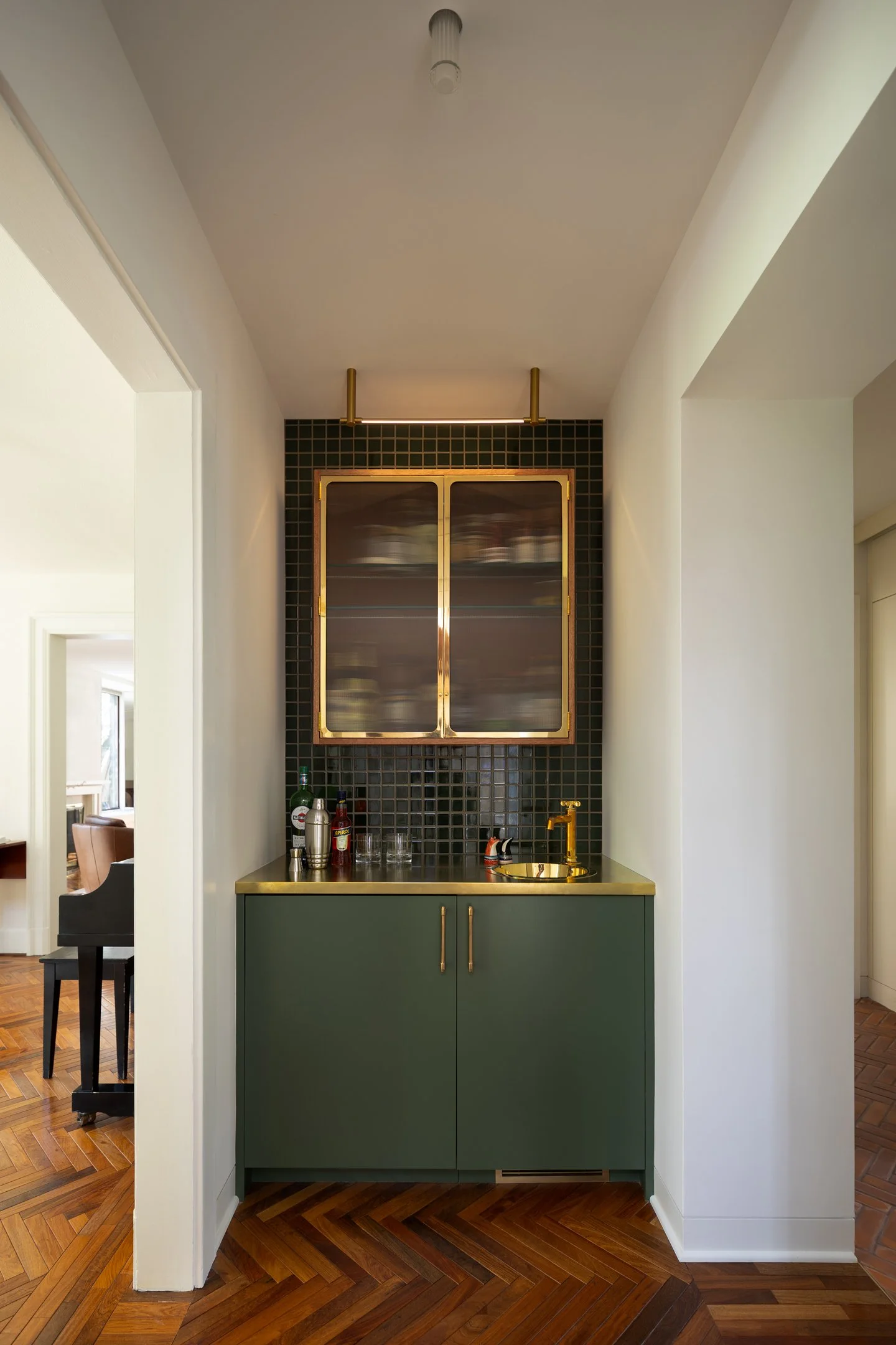 07_Hall Wet Bar.jpg