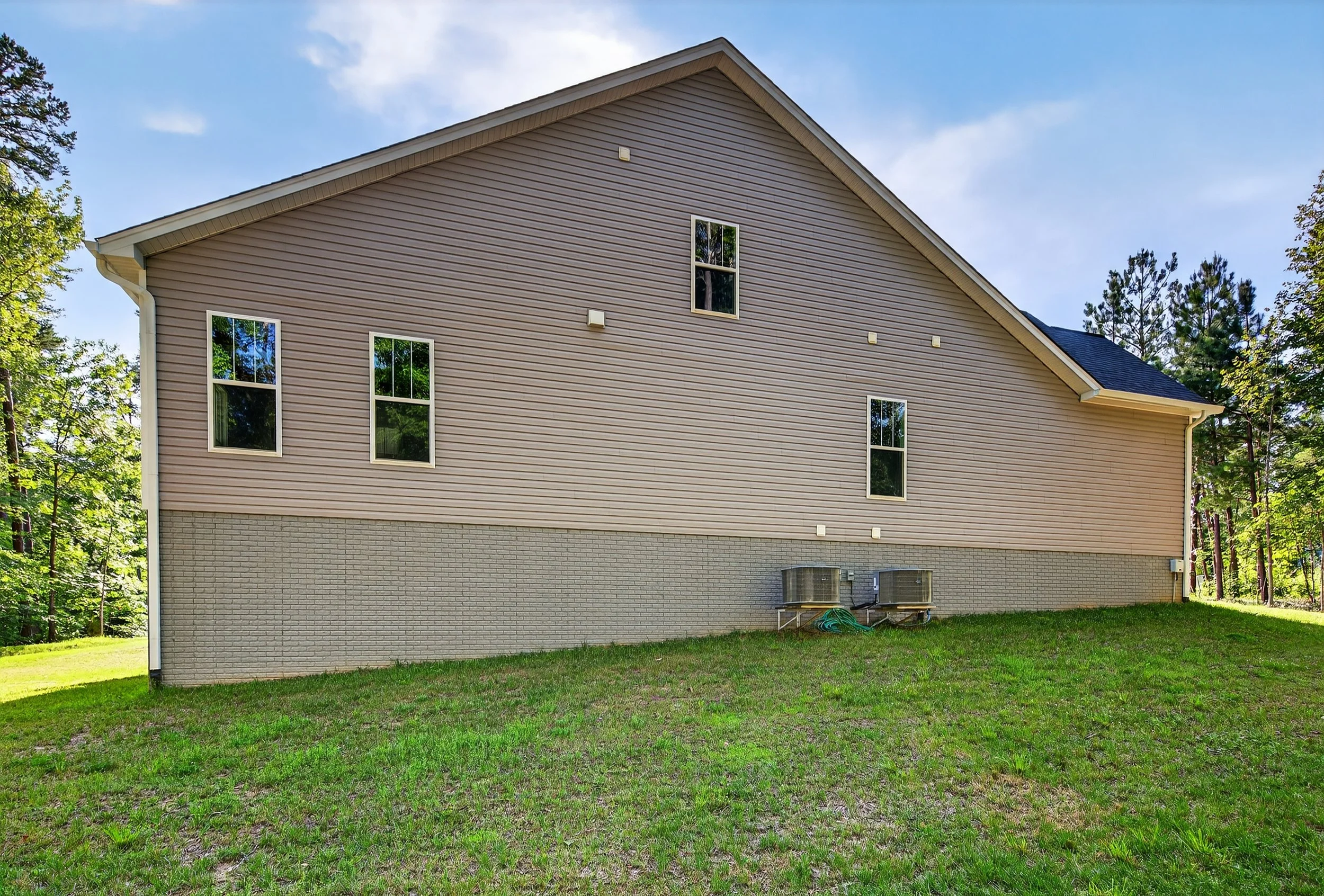 018-Exterior Side.jpg
