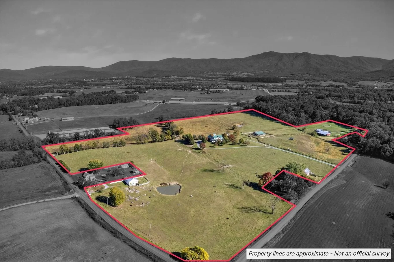 Captured this stunning 54-acre property in beautiful Luray, VA for Dan Rochon with Greetings Virginia yesterday! 🌿📸

This rural gem perfectly blends charm and functionality, featuring open fields, rolling pastures, stables, barns, and outbuildings 