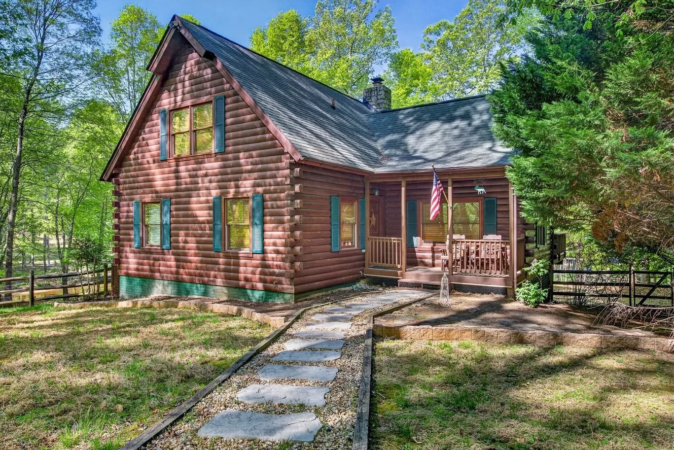 Check out this incredible Lake Anna short-term rental I recently shot for @ashleyatlakeanna with @lakeannaislandrentals .

This is the kind of place you book once and immediately start planning your next stay, right on the water with stunning lake vi