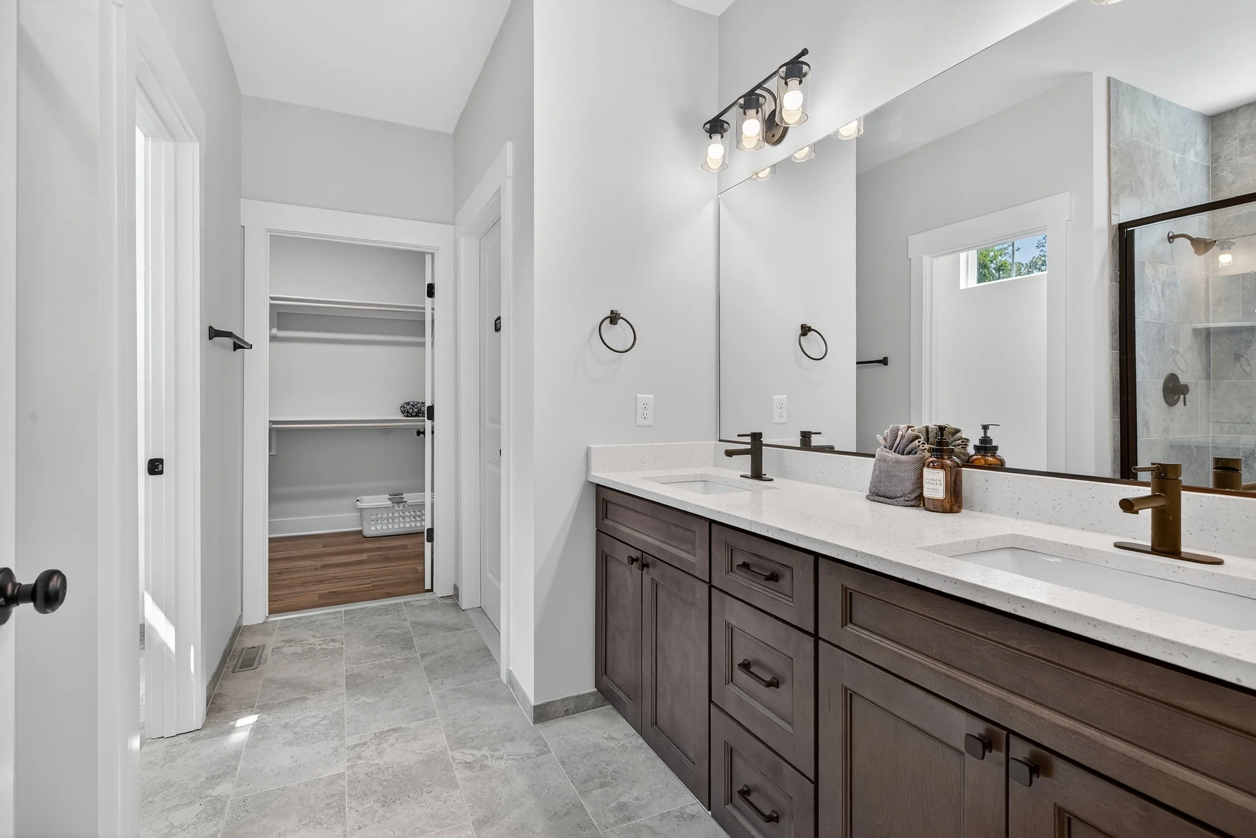 073-Master Bath.jpg