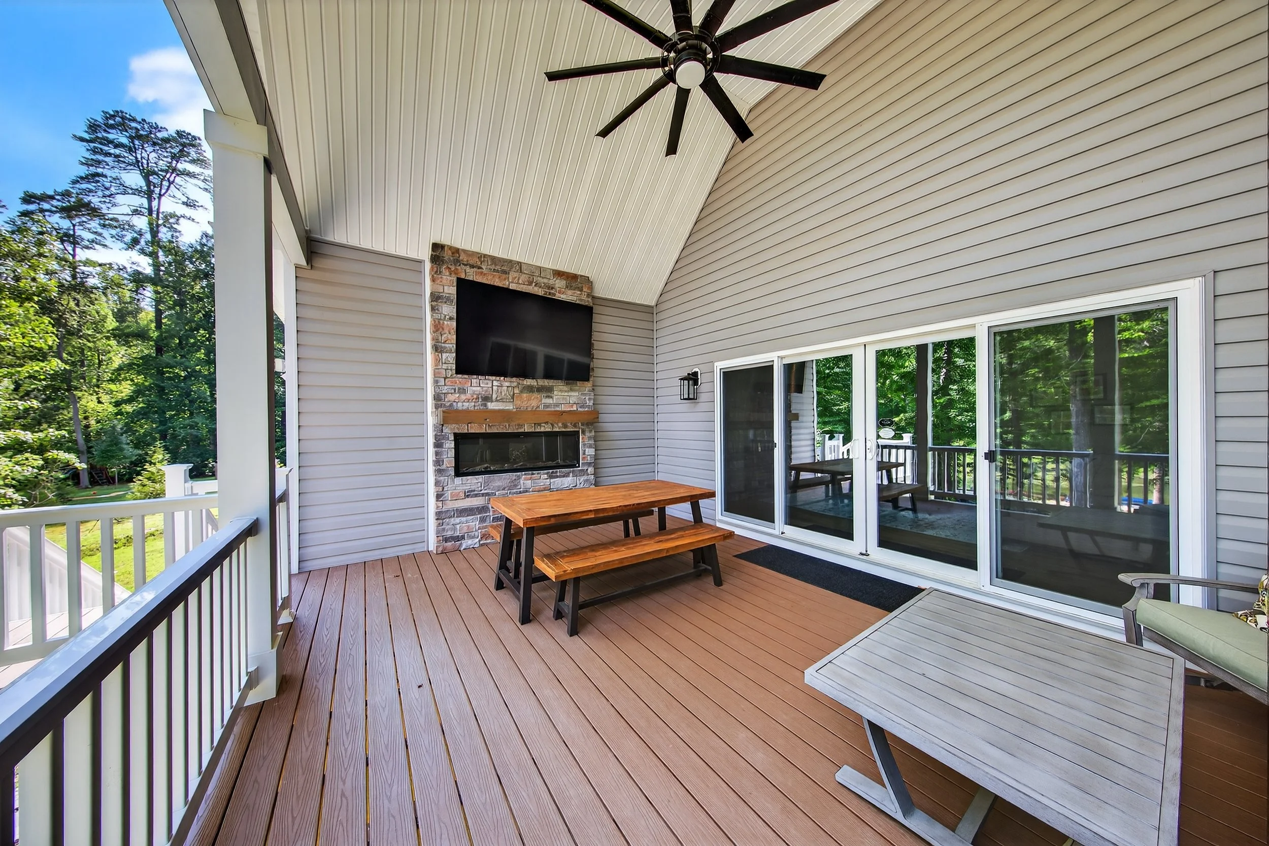 131-Deck.jpg