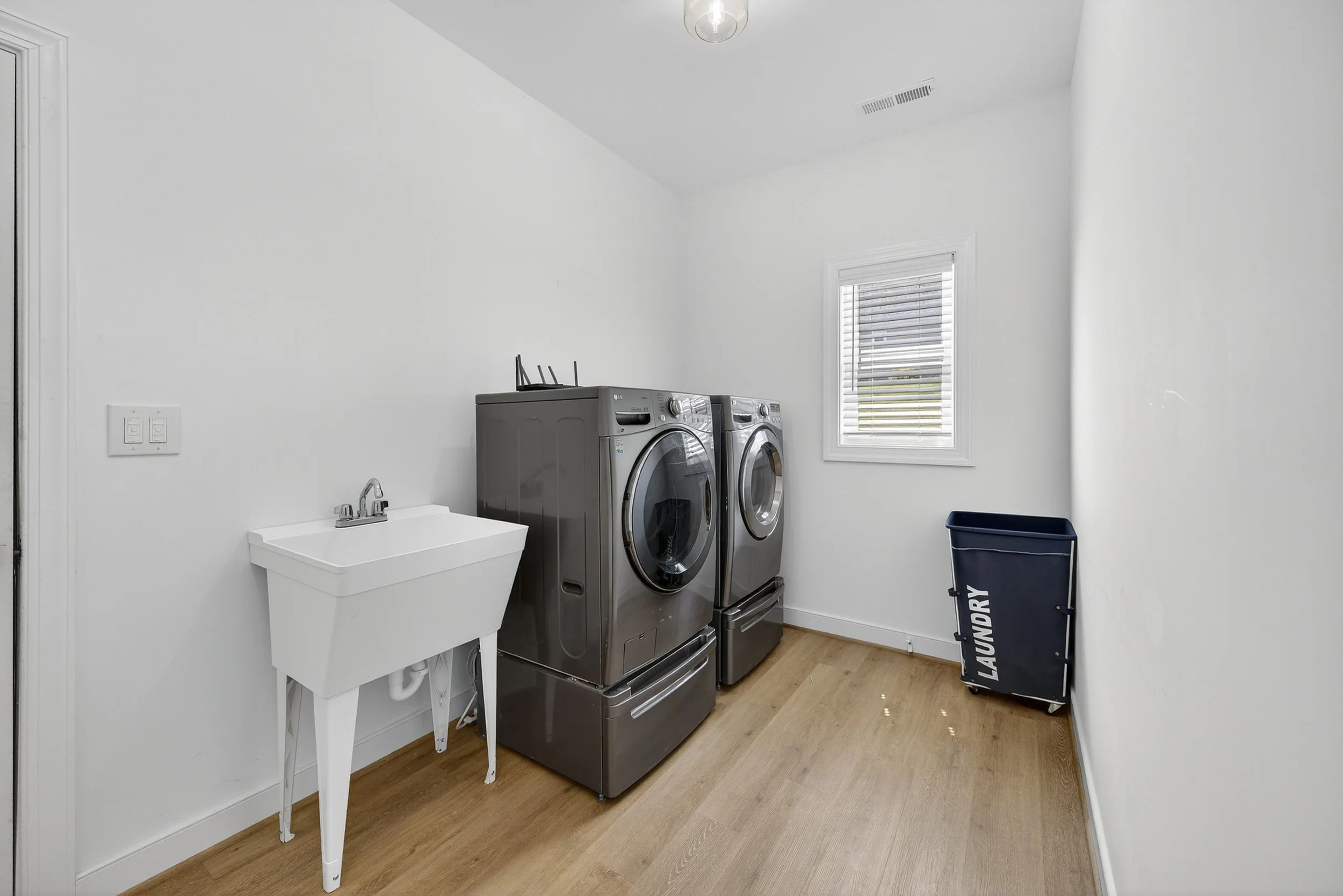 094-Laundry Room.jpg