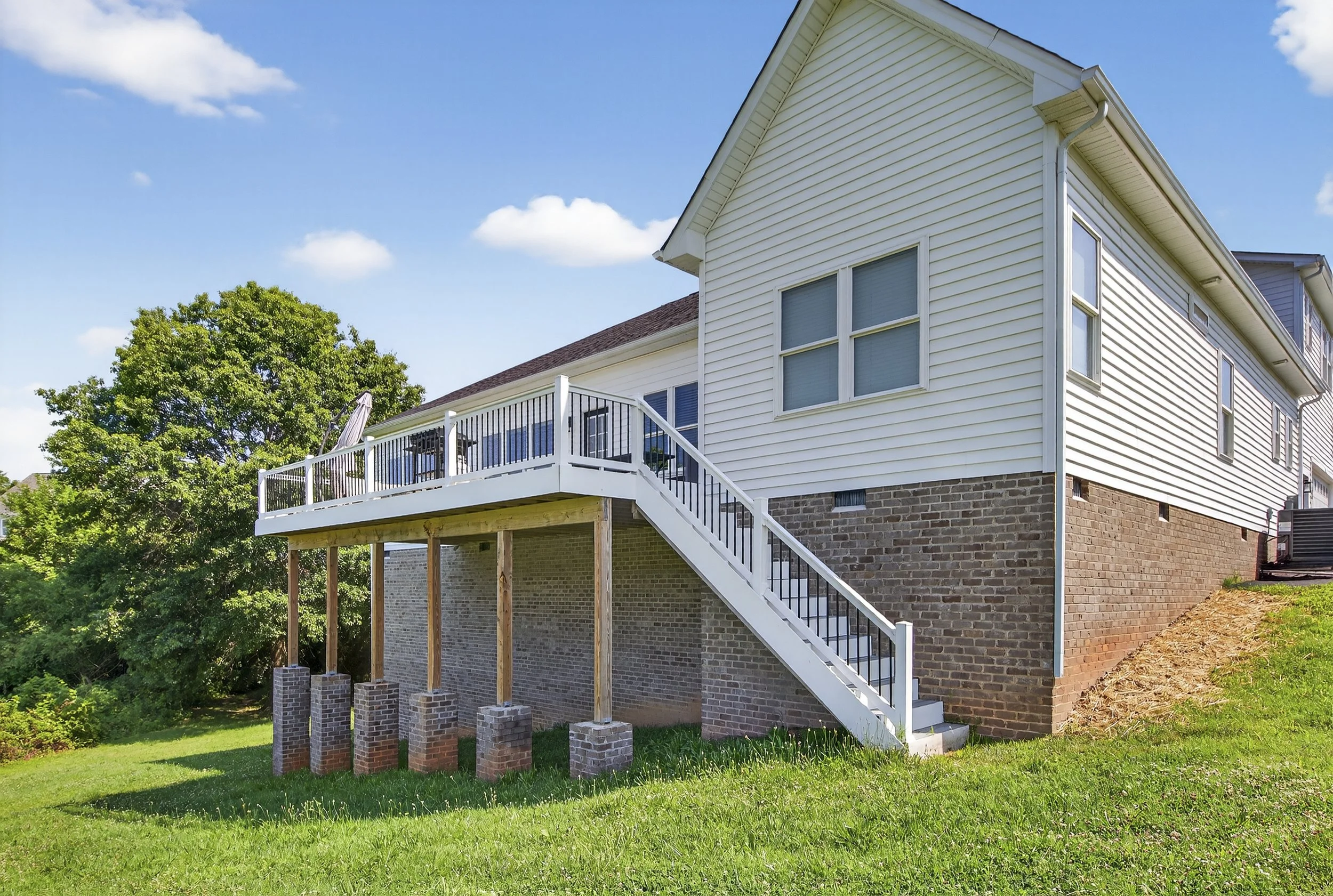 037-Exterior Back.jpg